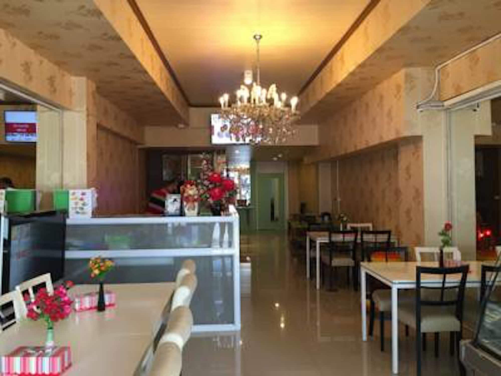 Bar/Salón Sandee Room