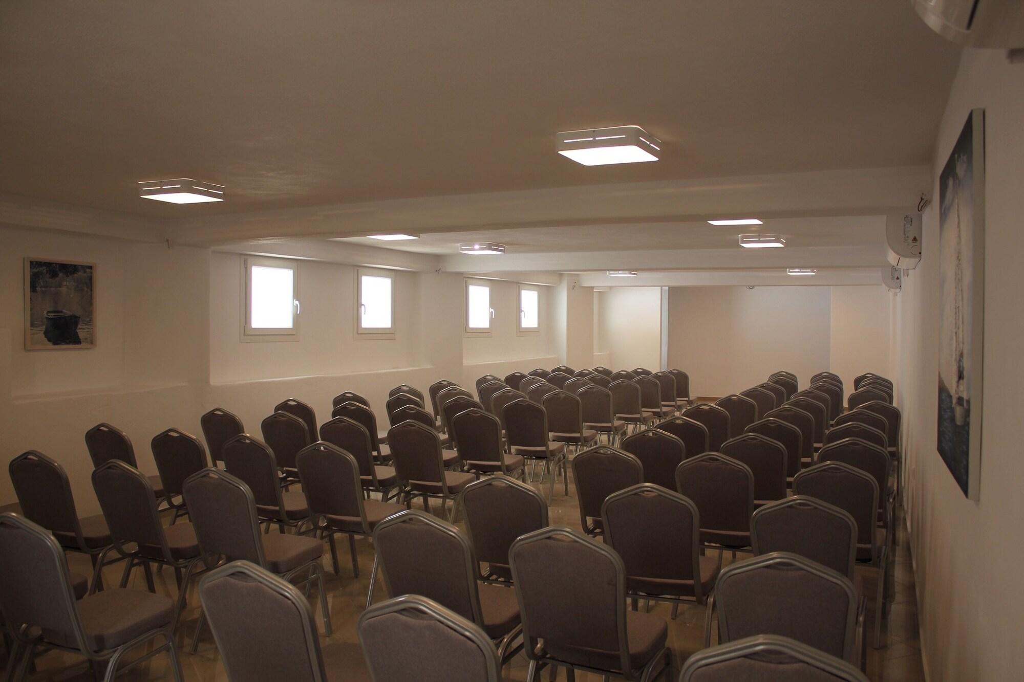 Sala de Reuniones Nicolaus Club Prime Naxian
