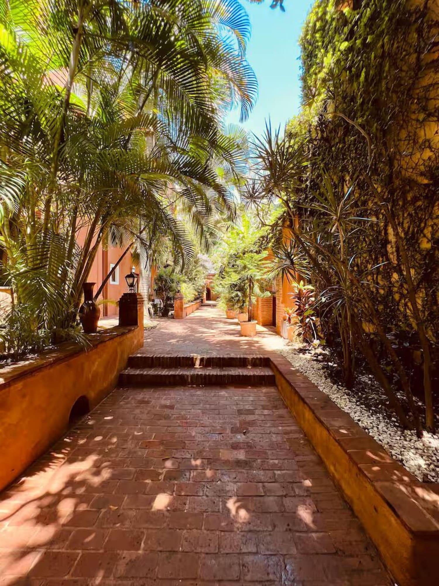 Vista Exterior Paseo Colonial - Sanctuary 2
