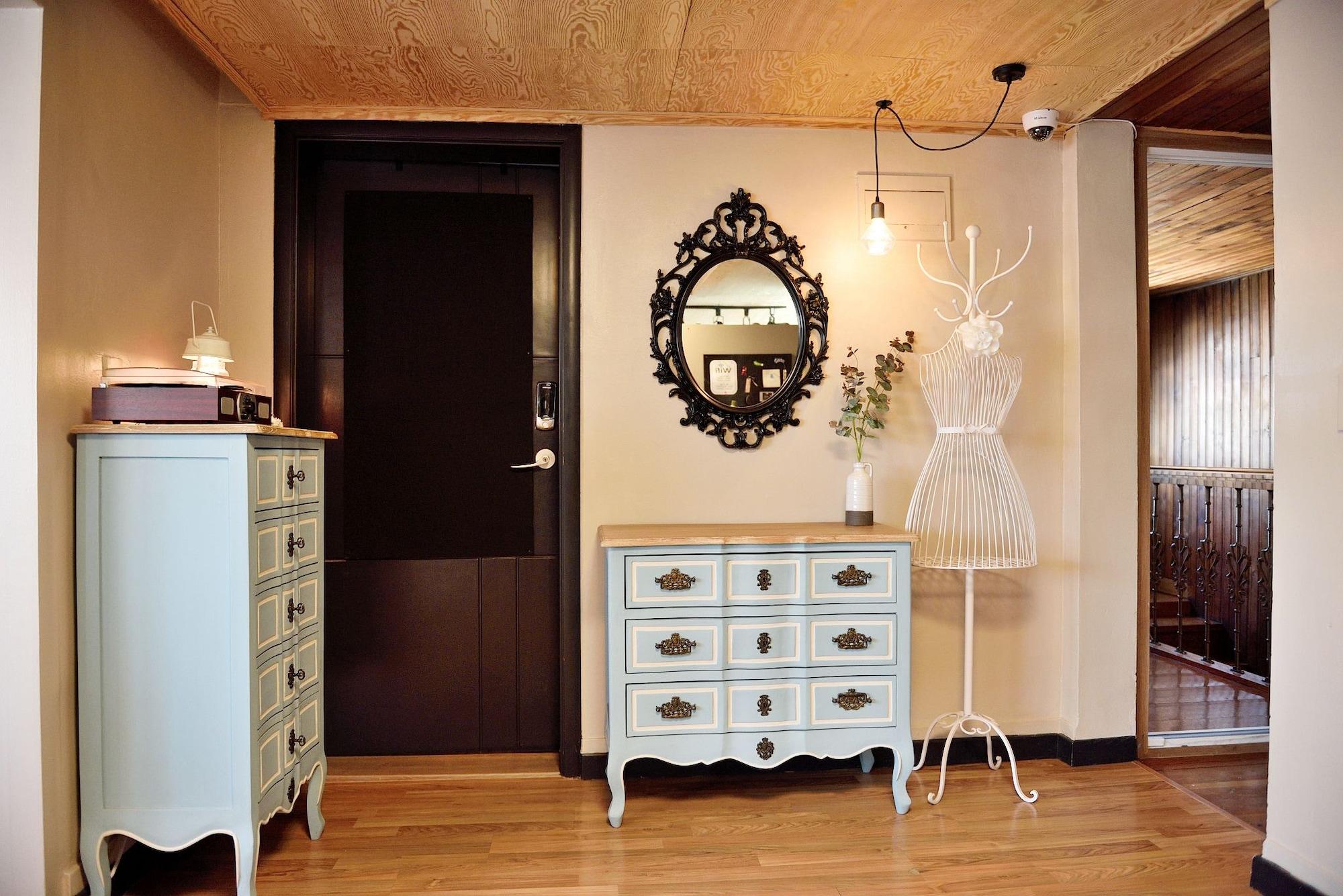 Set de Habitación The One Hostel