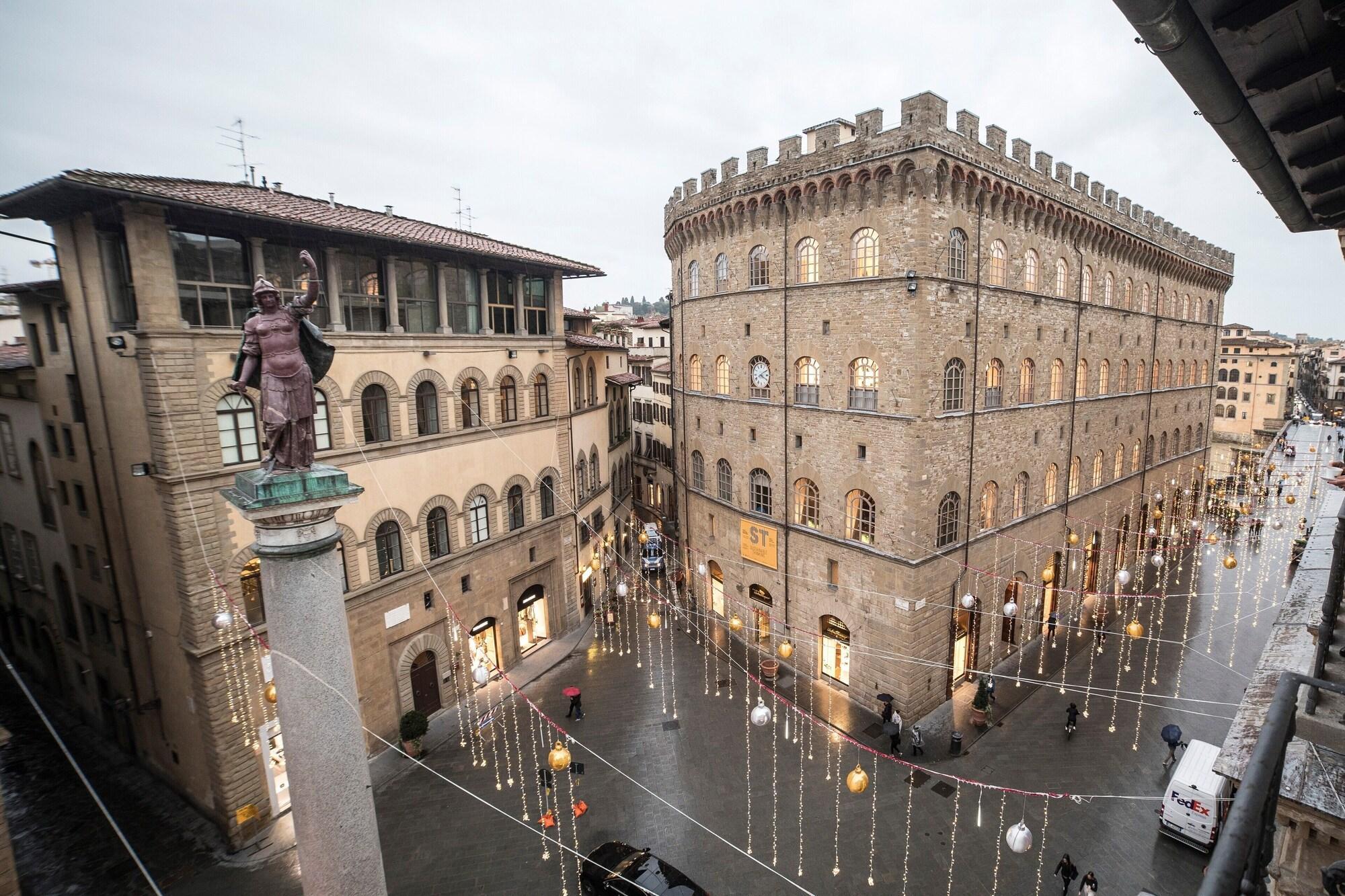 Vista Exterior Tornabuoni View