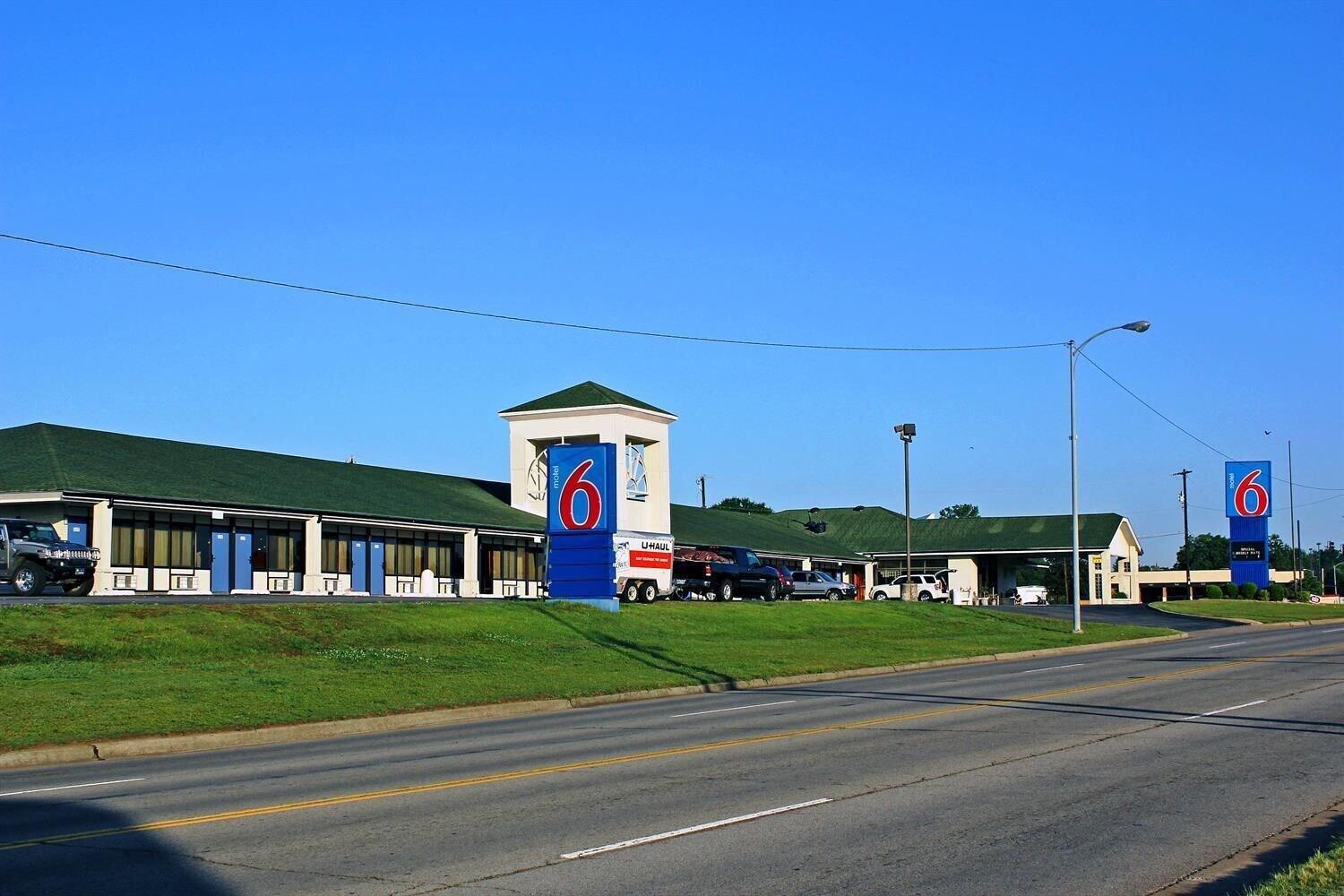 Varios Motel 6 Sallisaw, OK