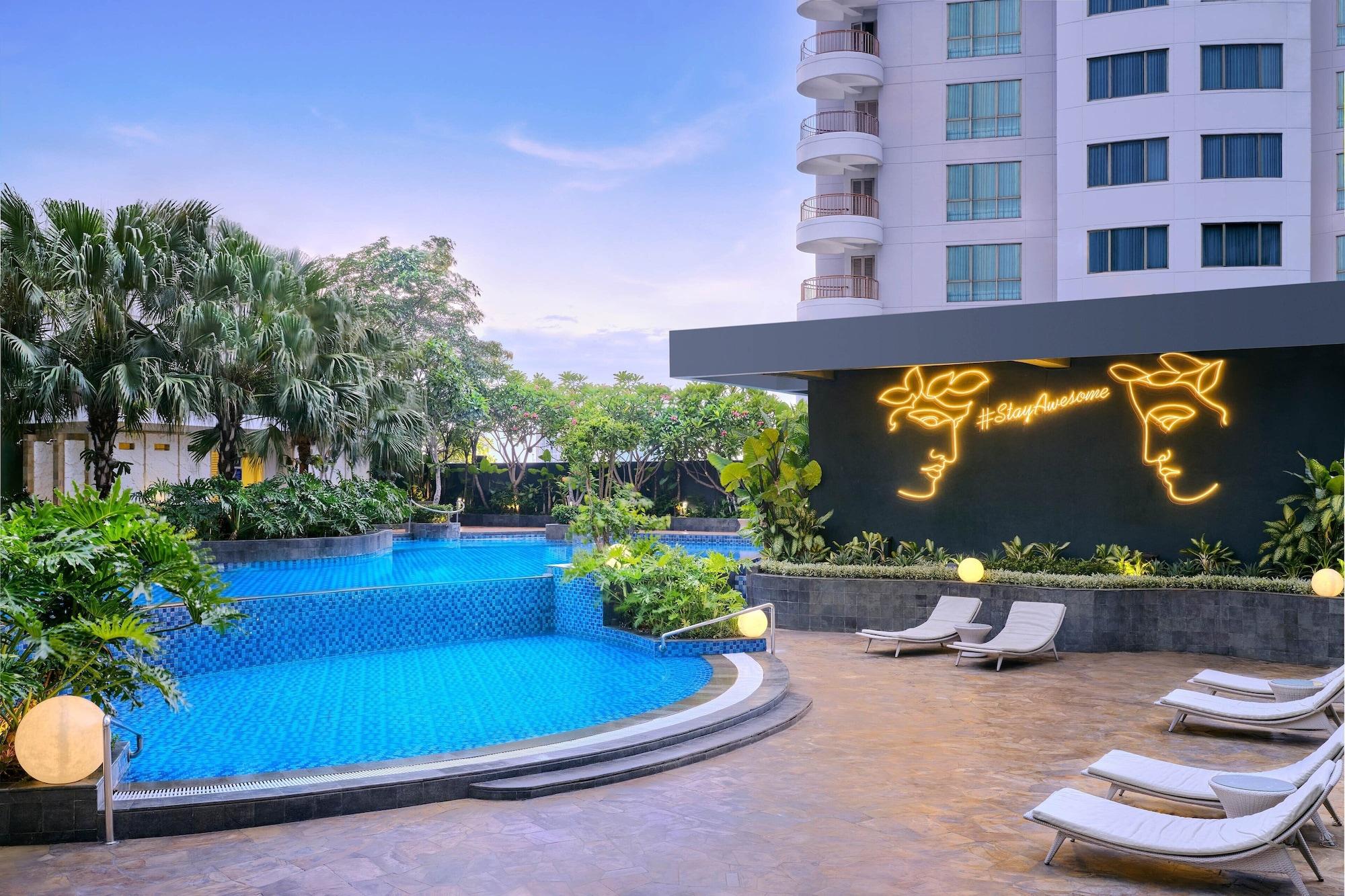 Vista Piscina Four Points by Sheraton Surabaya, Tunjungan Plaza