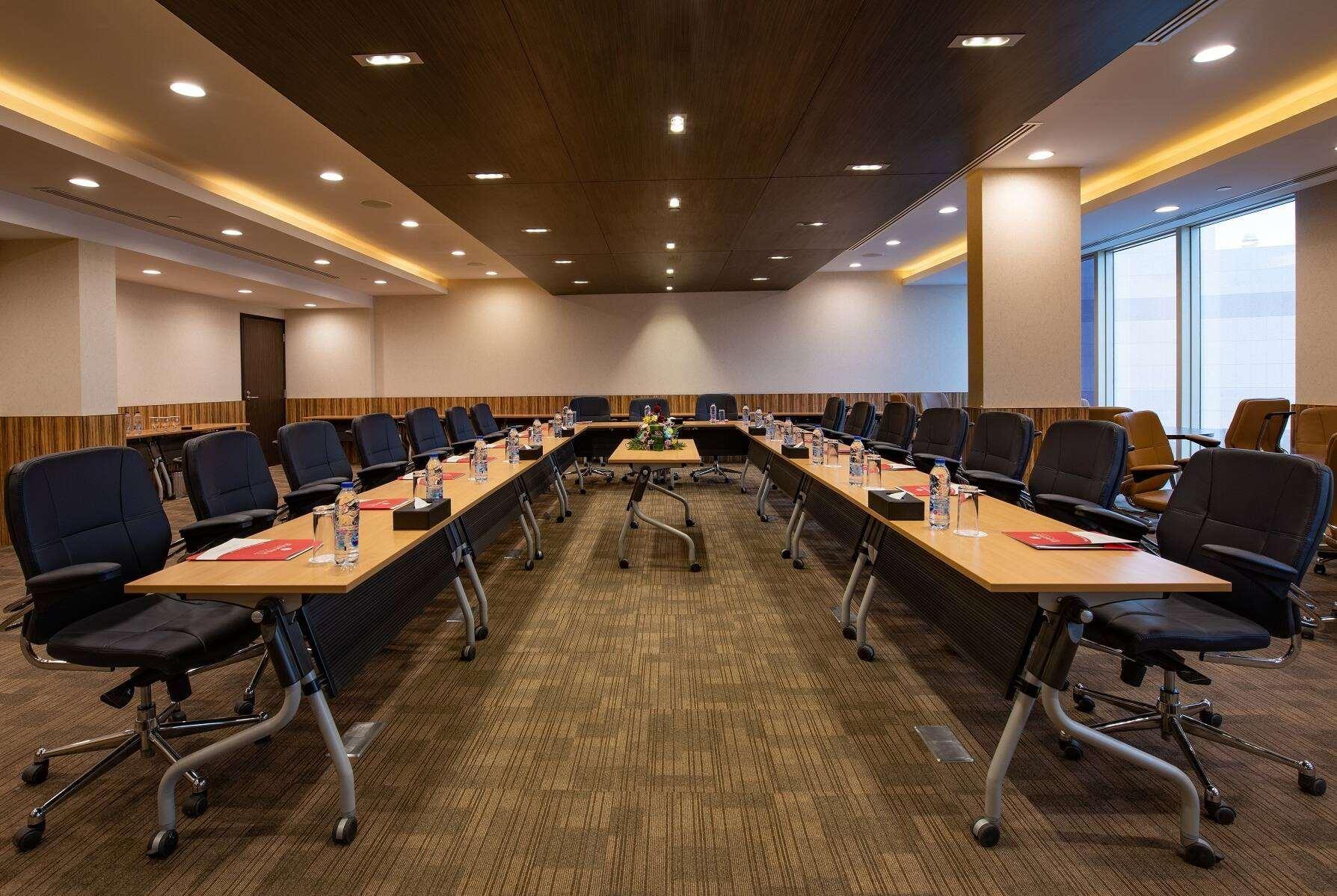 Centro de Negocios Ramada Hotel & Suites Al Qassim