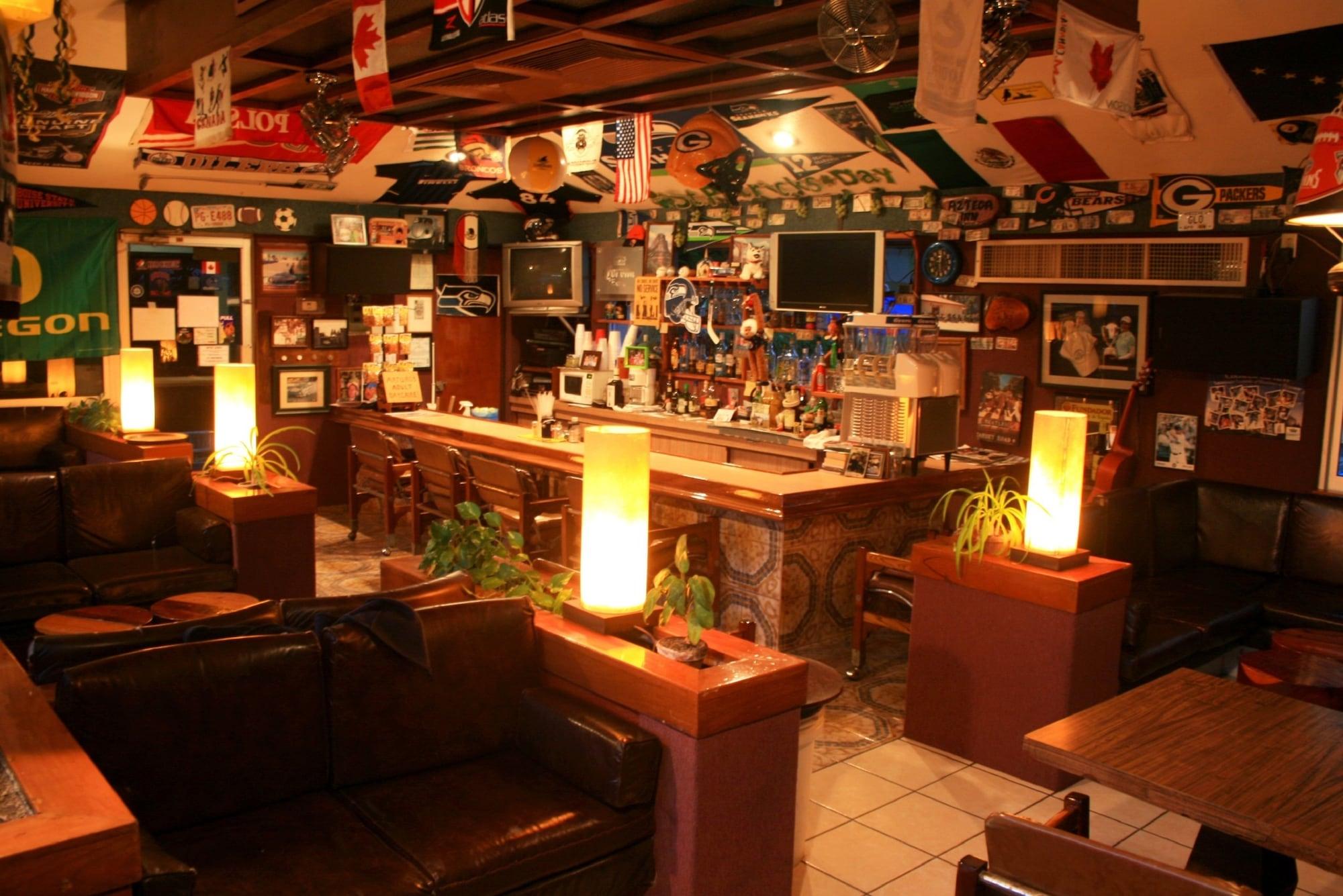Bar/Salón Azteca Inn