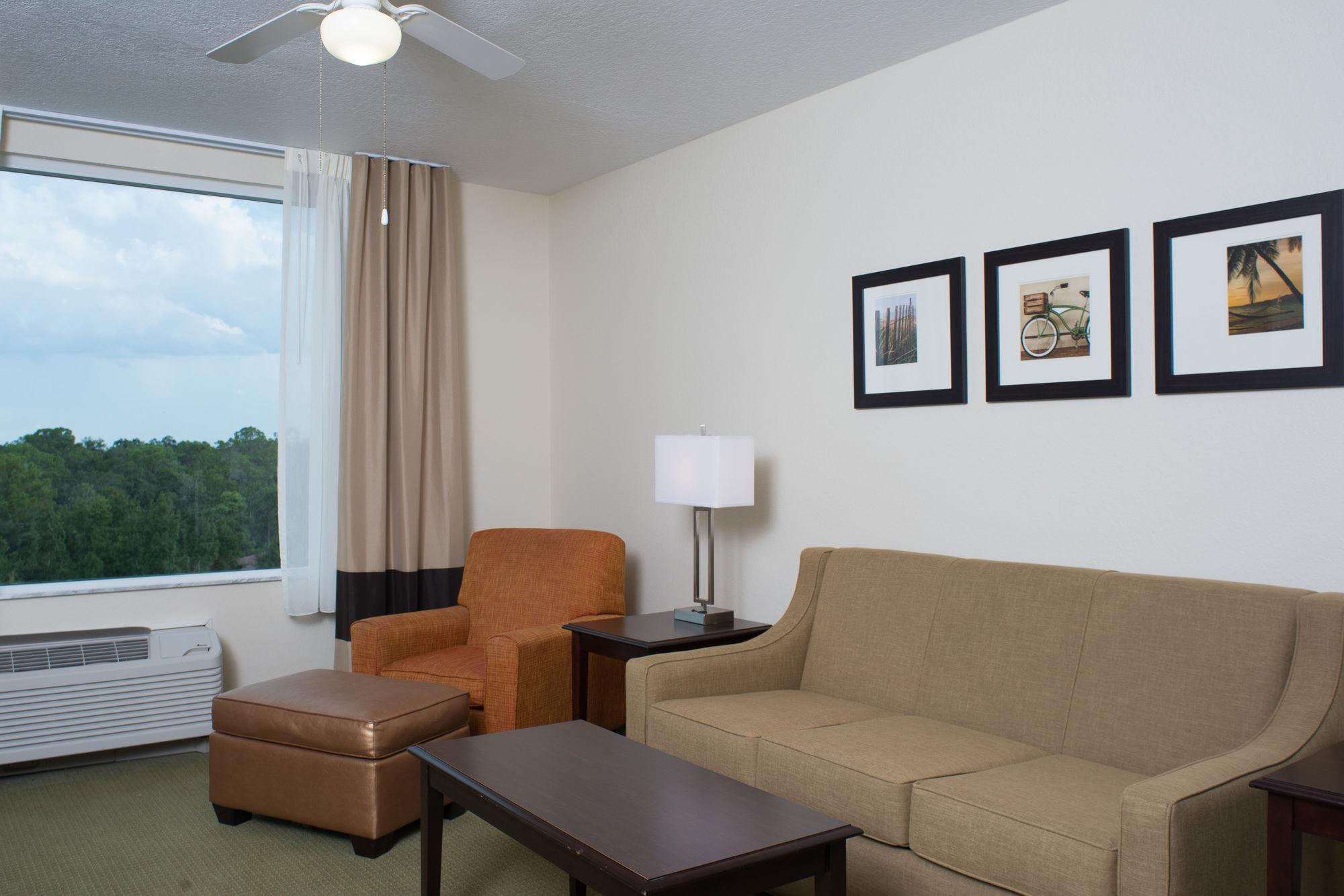 Hotel Comfort Suites Maingate East