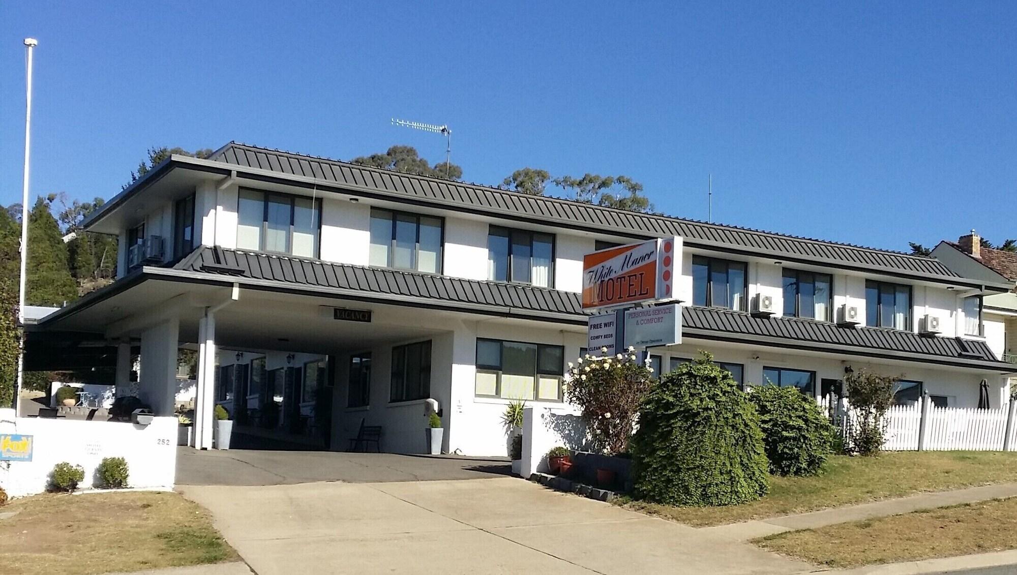 Varios White Manor Motel