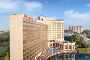 Alojamiento - Ramada Plaza Resort & Suites by Wyndham Orlando Intl Drive