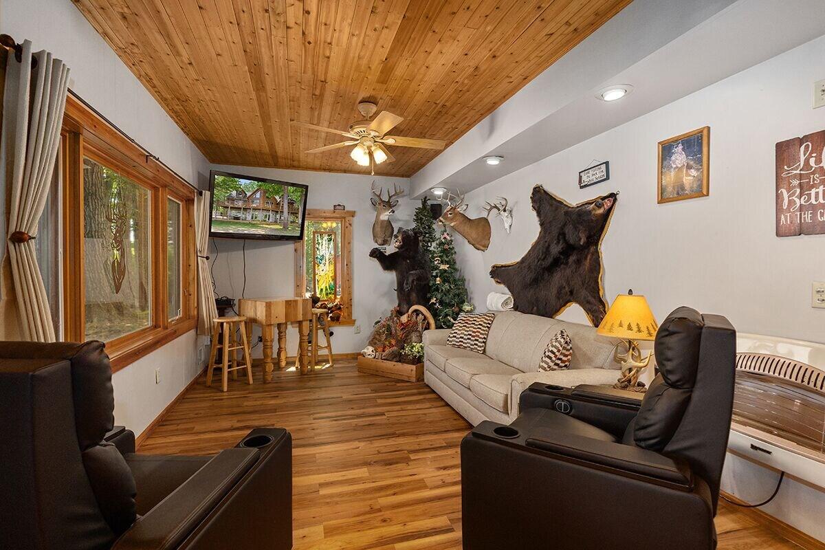 Comodidades del Alojamiento Cabin Retreat on Big Crooked Lake
