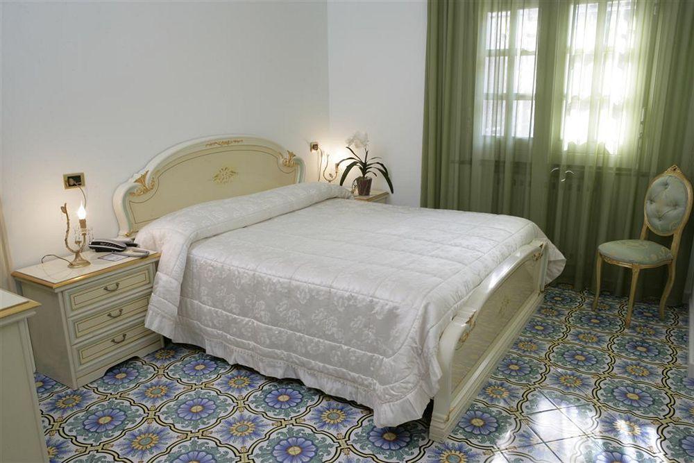 Habitación Grand Hotel Le Galassie