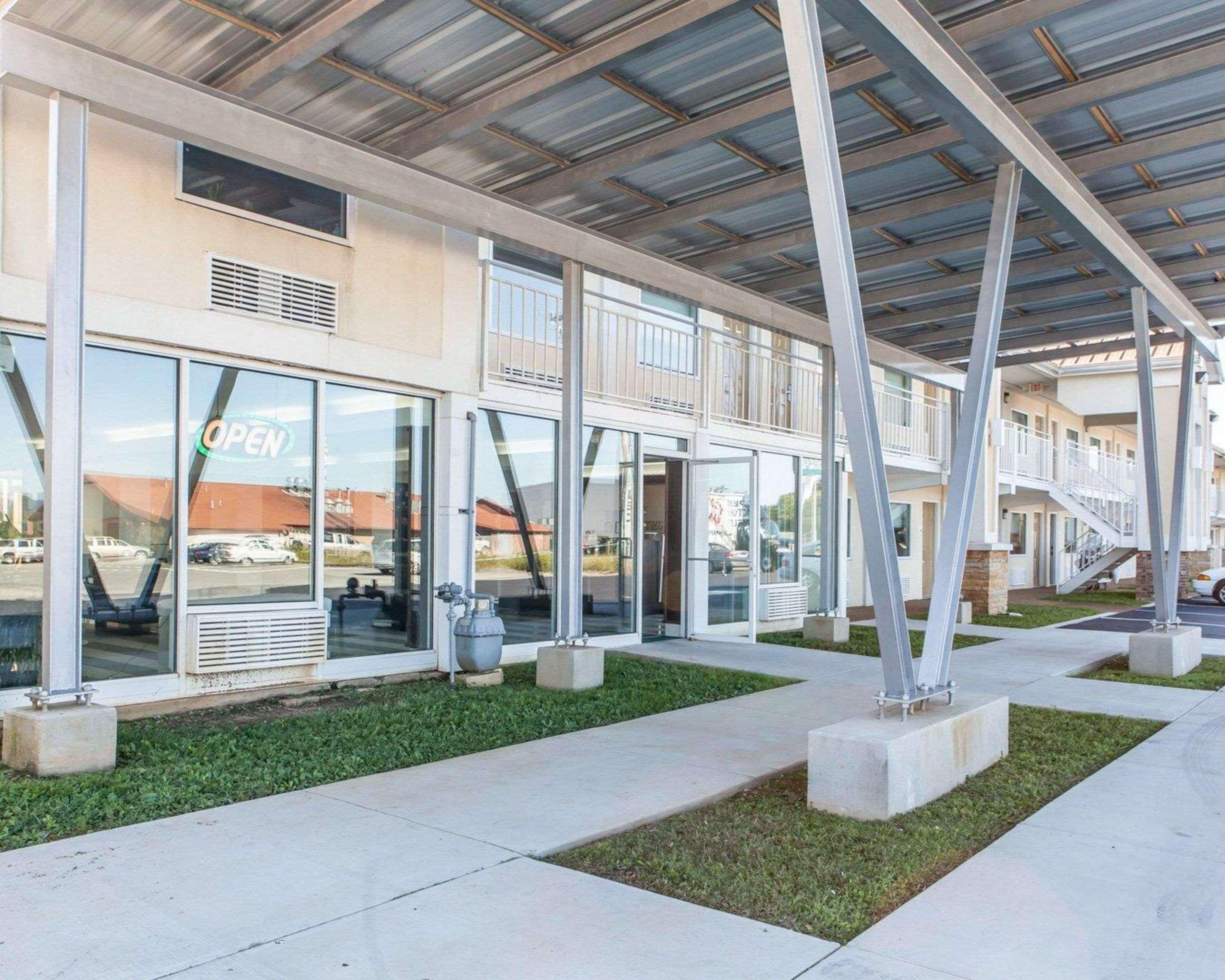 Vista Exterior Quality Inn & Suites