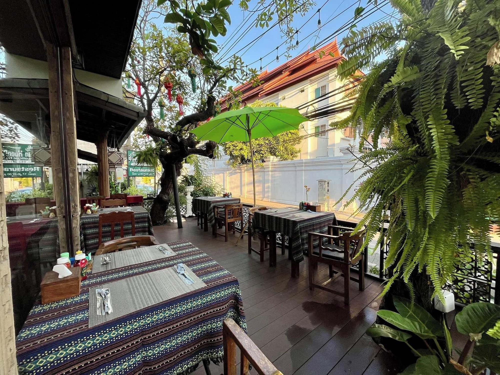 Vista Exterior Baan Huen Phen
