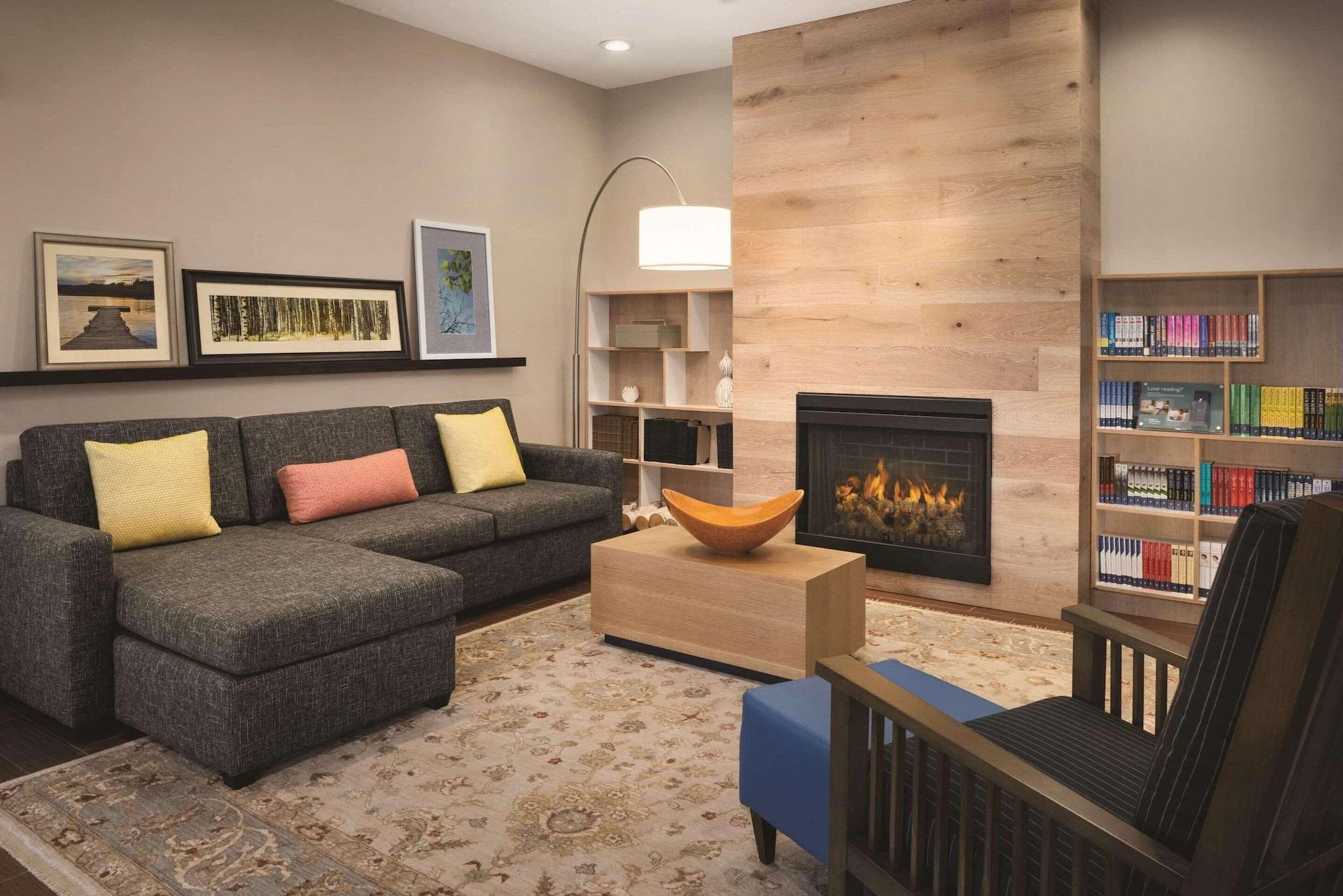 Vista Lobby Country Inn & Suites by Radisson, Michigan City, IN