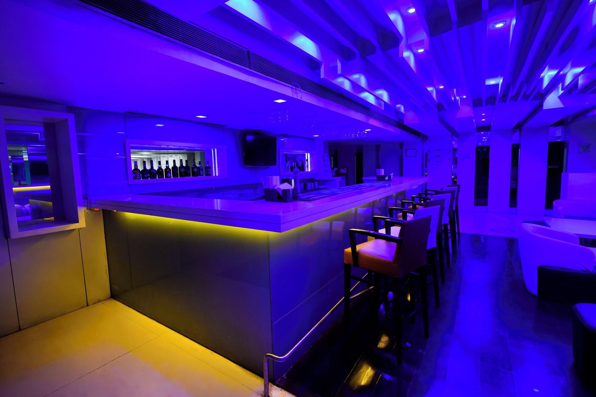 Bar/Salón Premier Tamanna Hotel Hinjawadi Pune