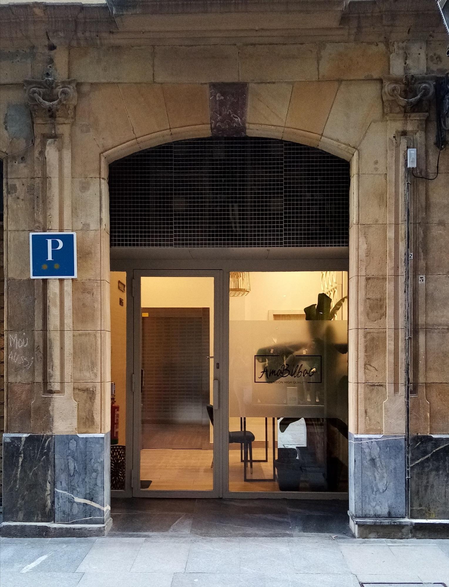 Vista Exterior Pensión Ama Bilbao