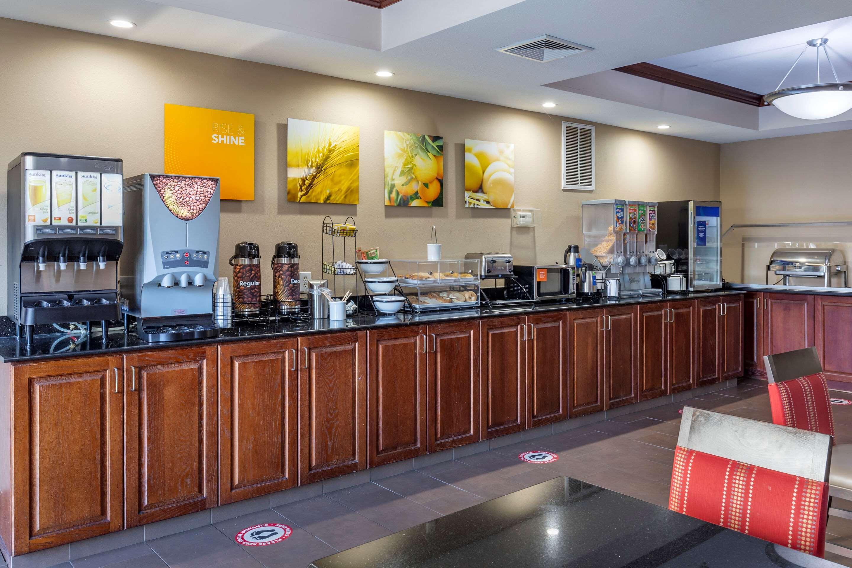 Restaurant Comfort Inn Smithfield near I-95