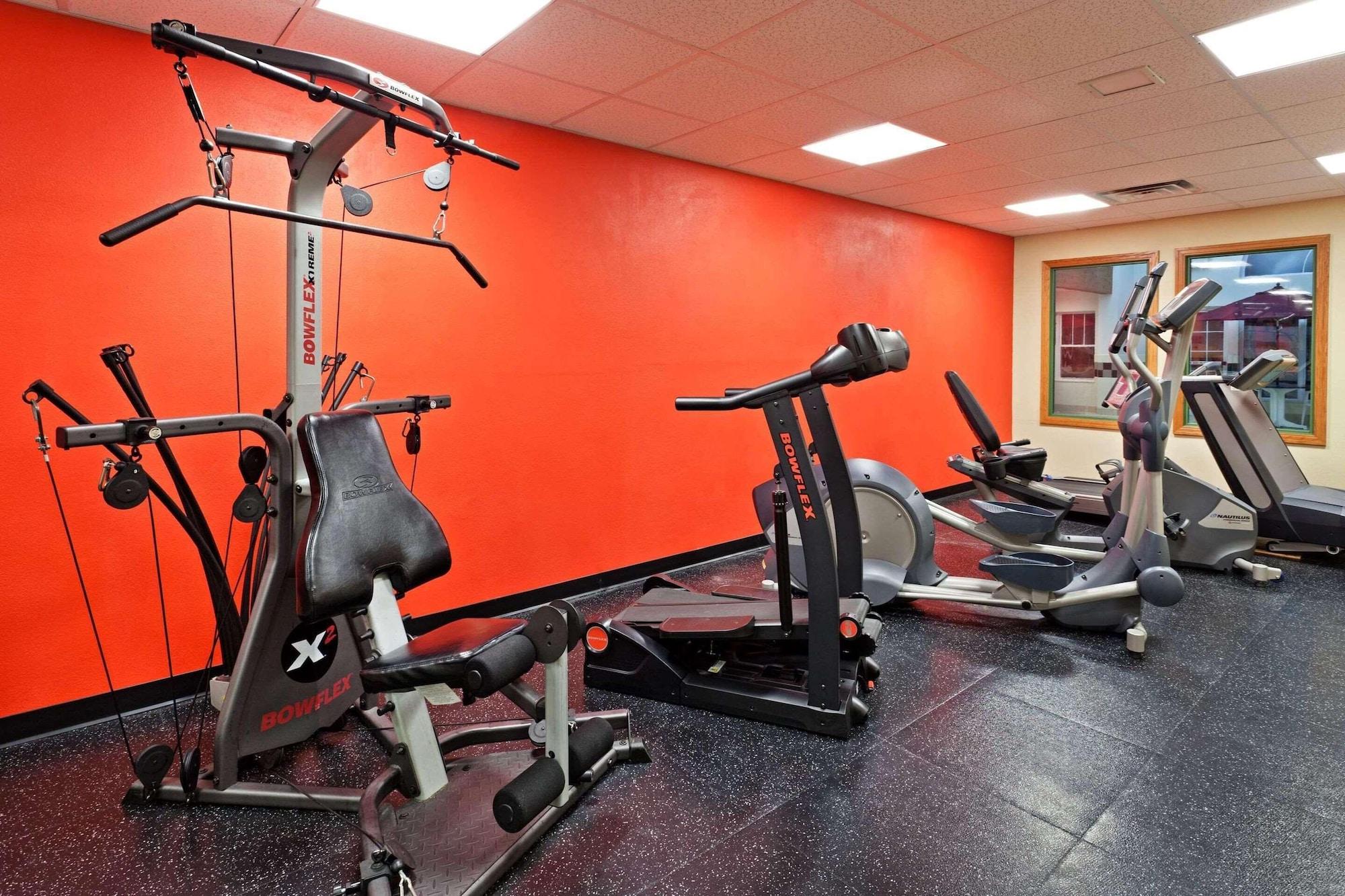 Gimnasio Country Inn & Suites by Radisson, York, PA