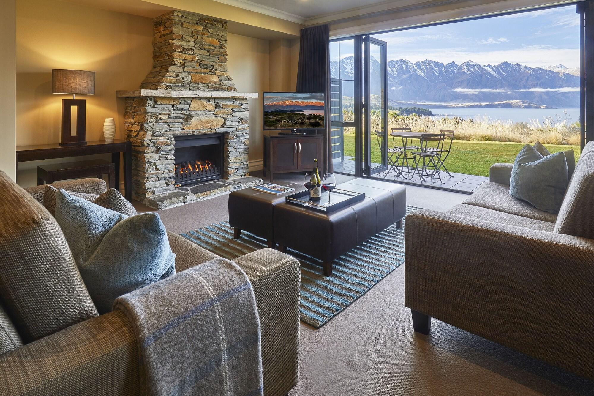 Varios Platinum Queenstown Villas