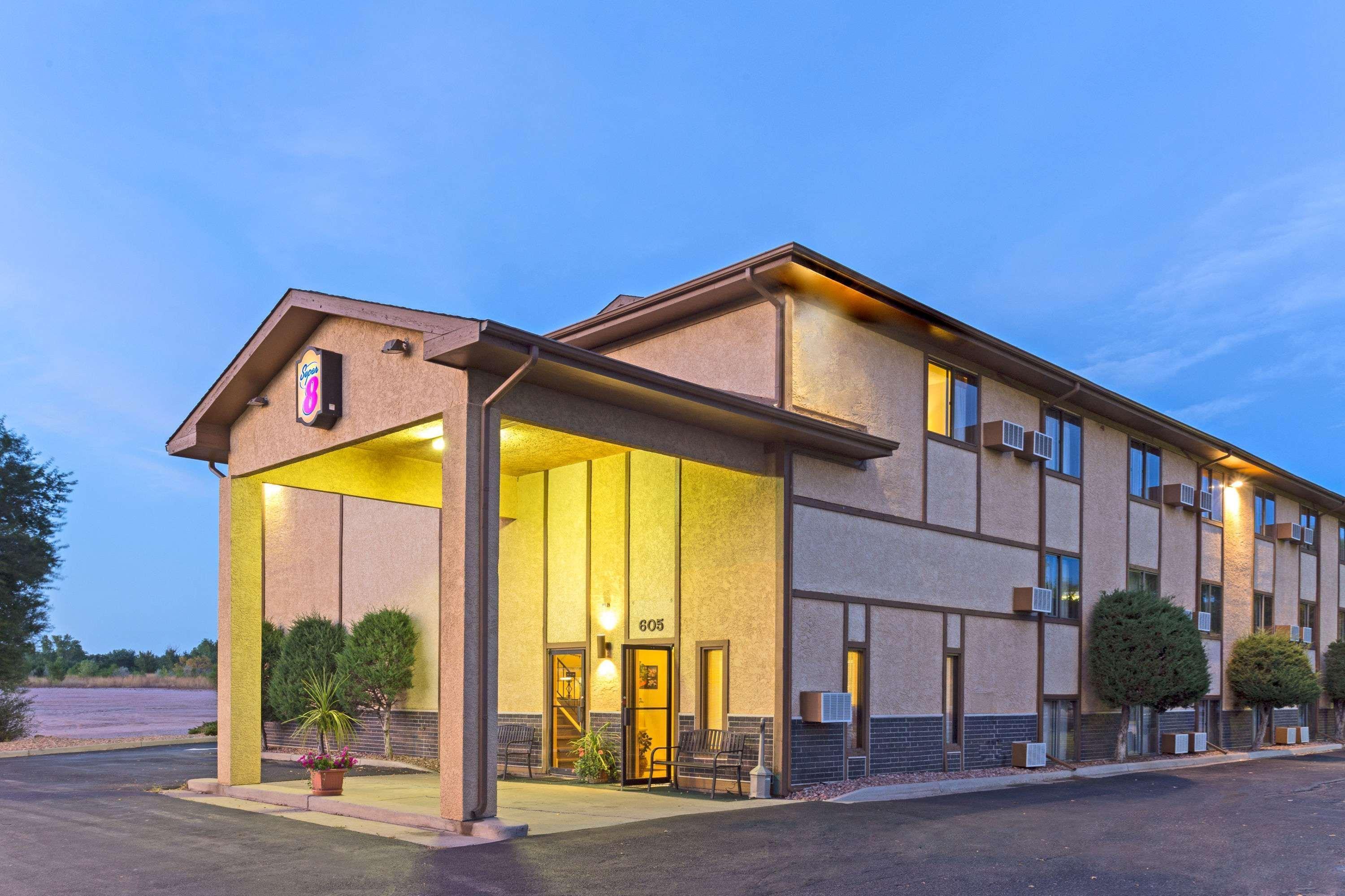 Vista Exterior Super 8 by Wyndham Colorado Springs Peterson Space Force