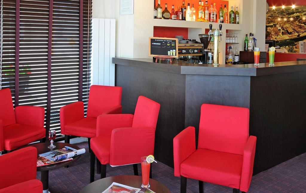 Bar/Salón Comfort Hotel Montlucon