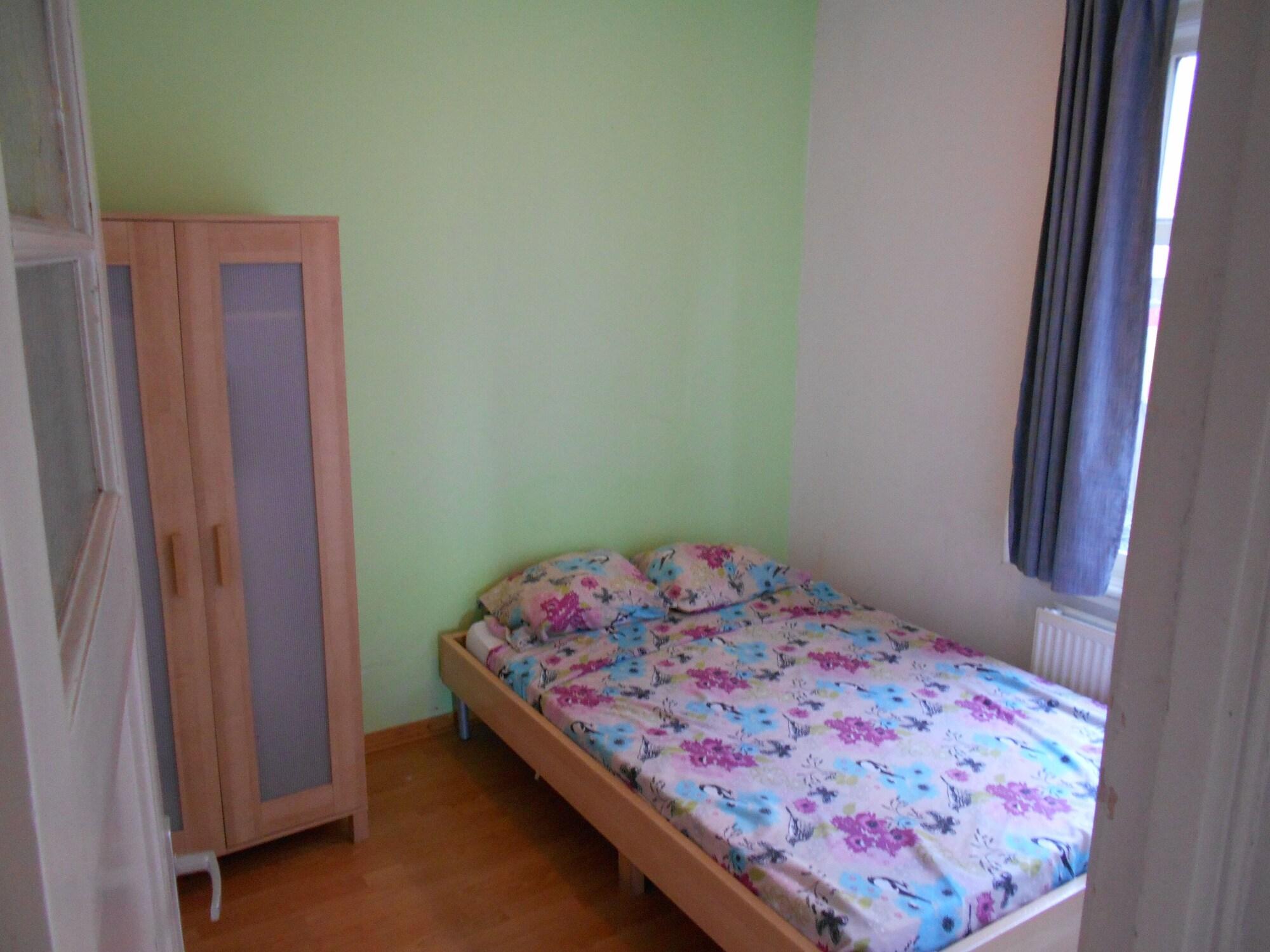 Varios Room in Amsterdam Center No Parties Allowed