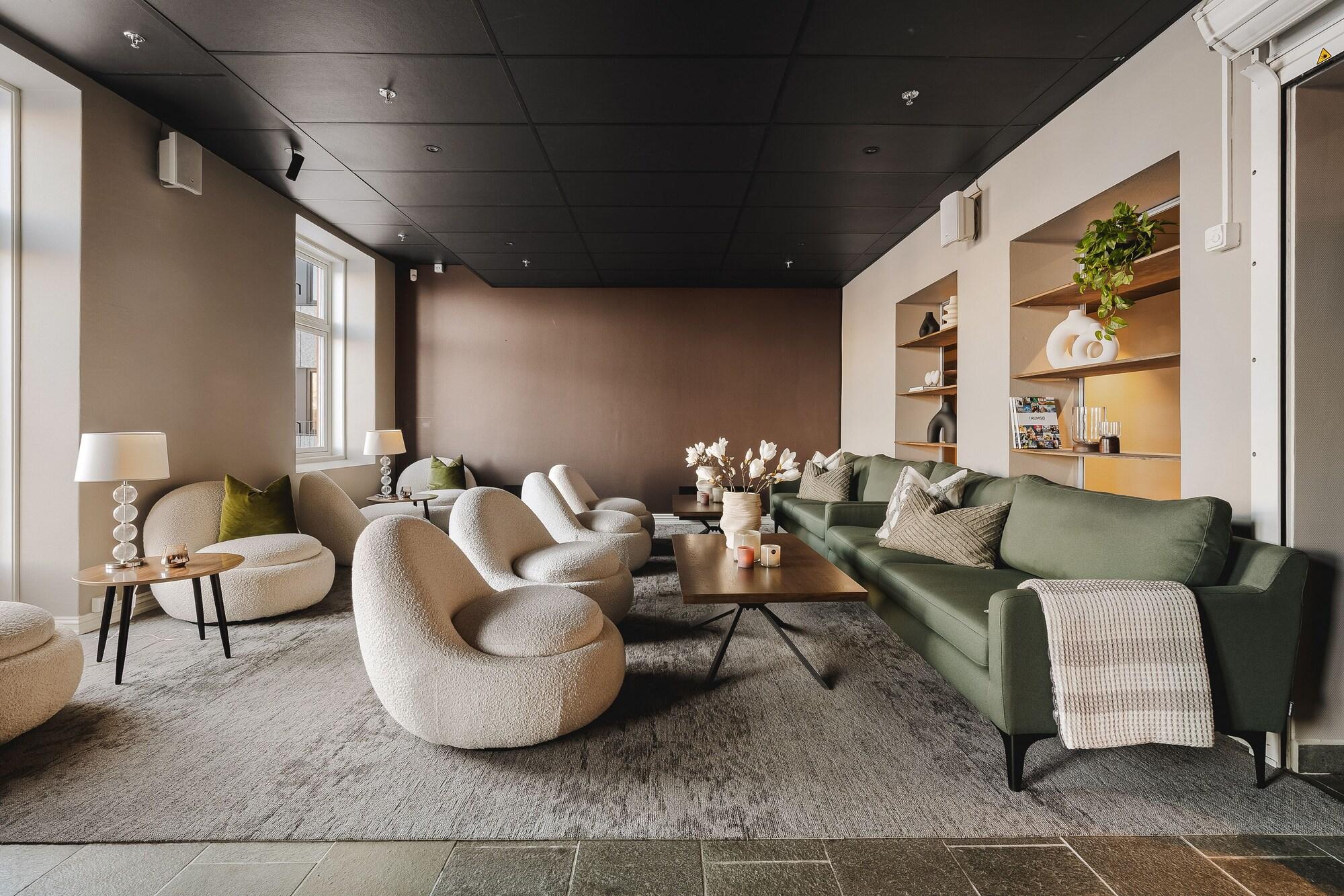 Vista Lobby Enter St. Elisabeth Suites