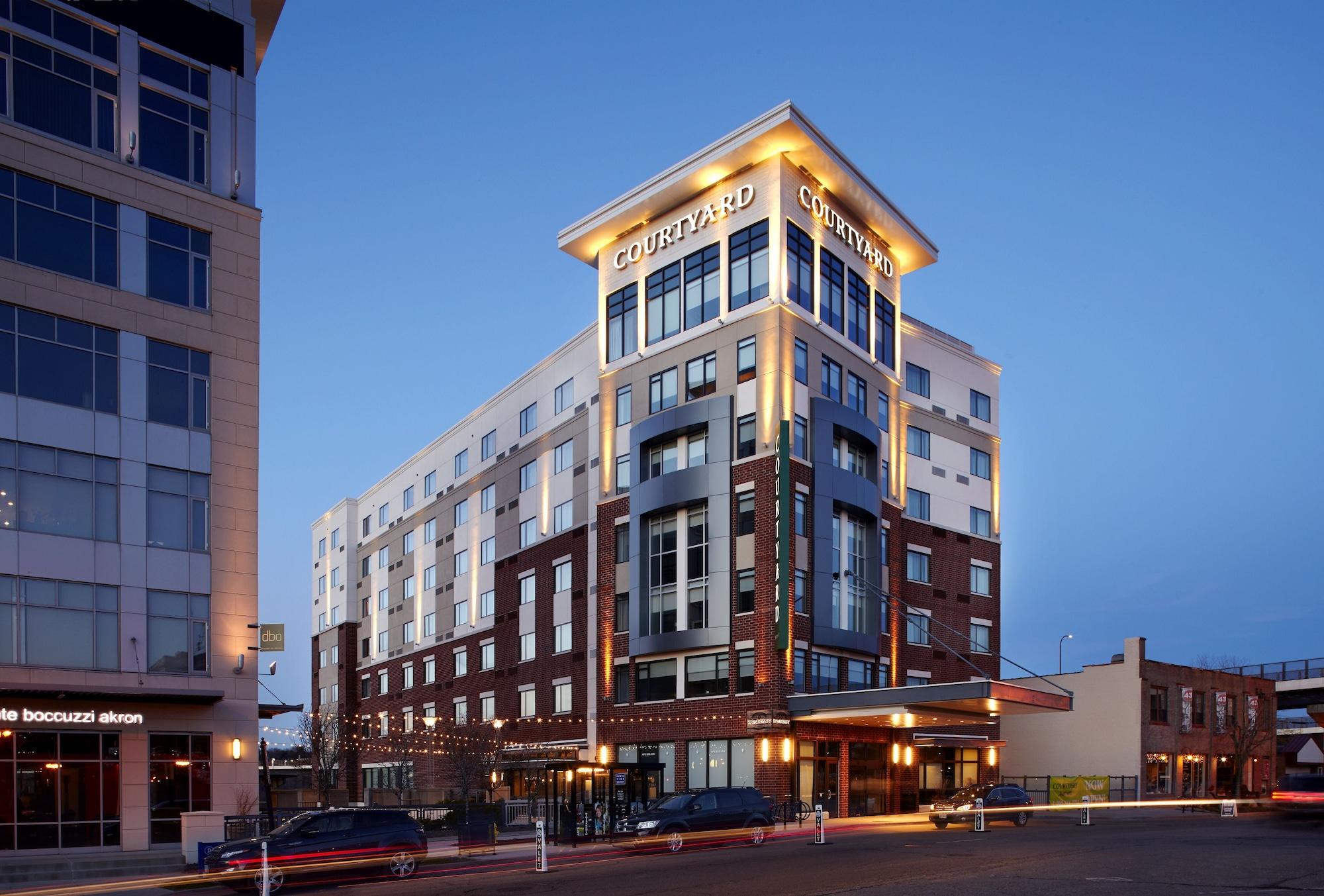 Vista Exterior Courtyard Akron Downtown