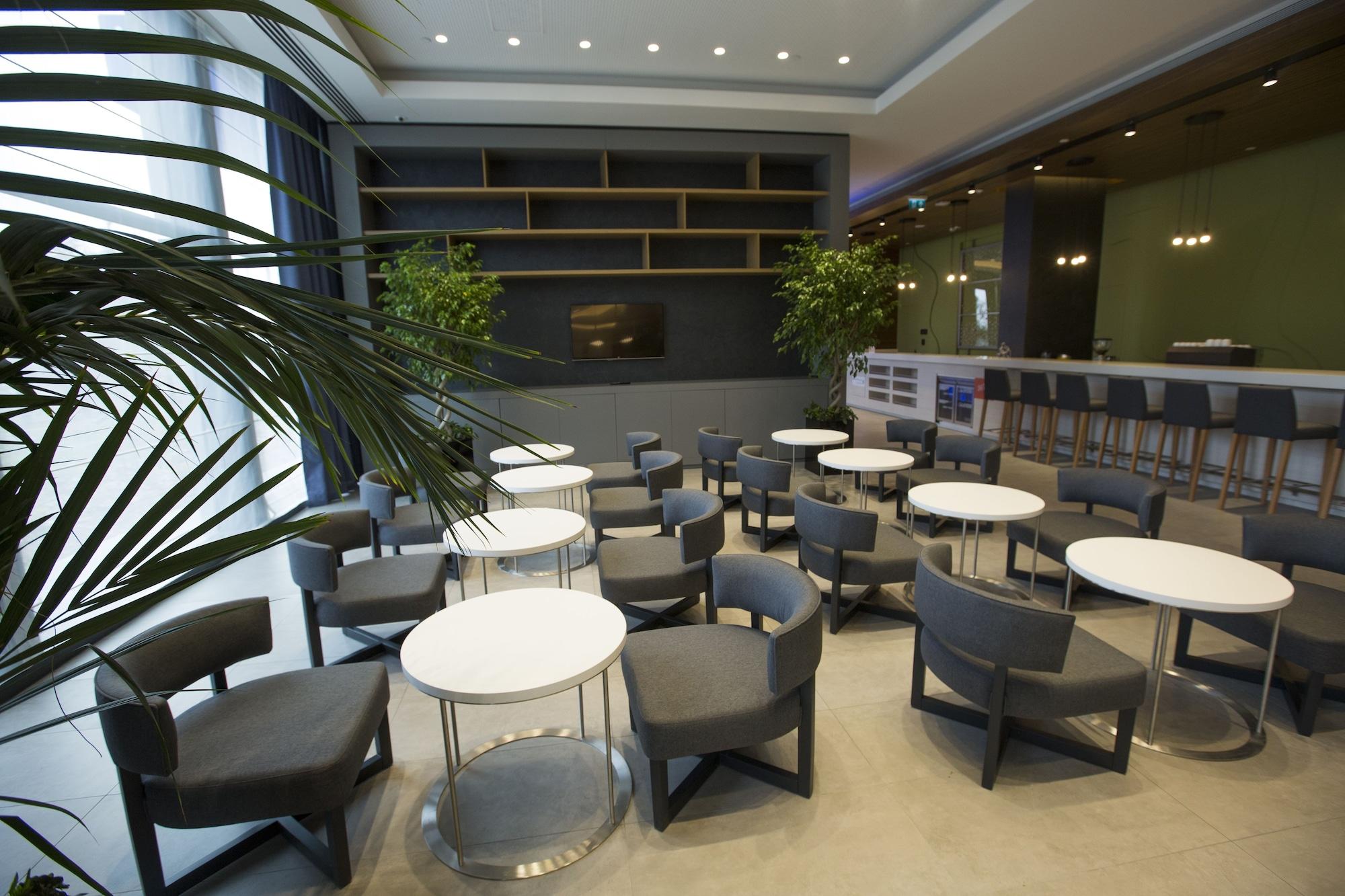 Bar/Salón Hampton by Hilton Bolu