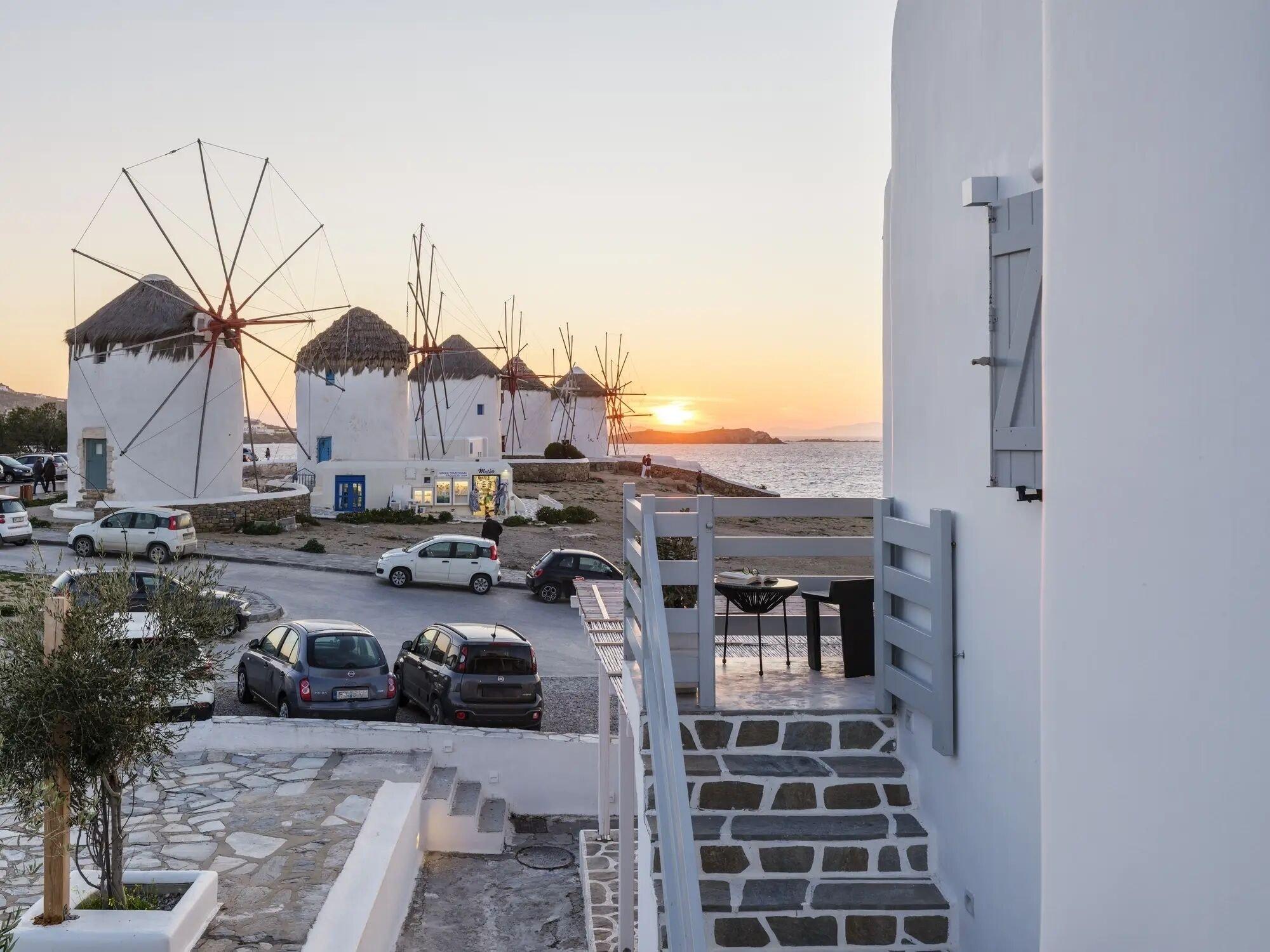 Vista Exterior Sunset Windmills Houses