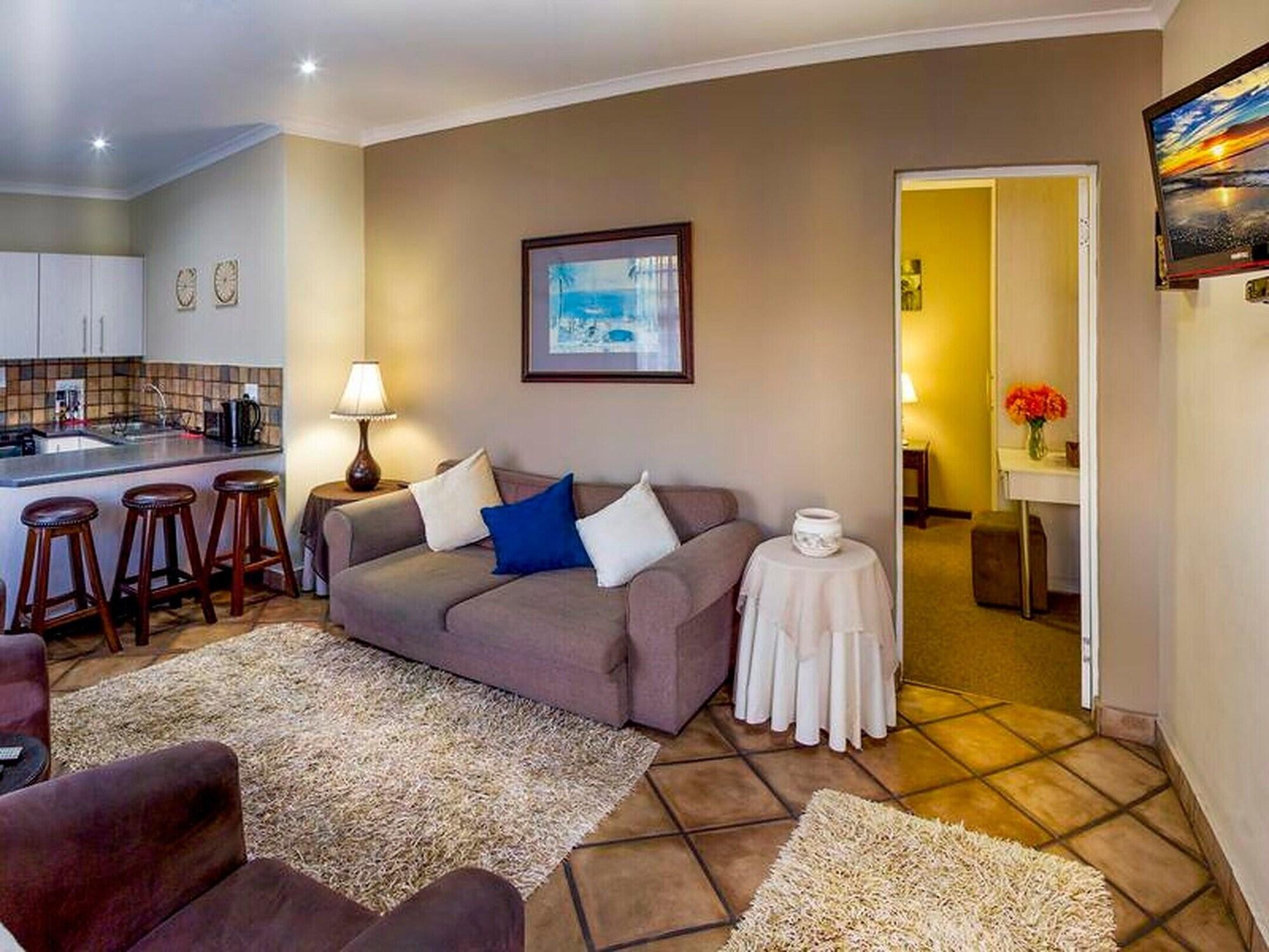 Comodidades del Alojamiento Room in B&B - Peaceful Guest Room With Double bed and Kitchen, Near Port Elizabeth