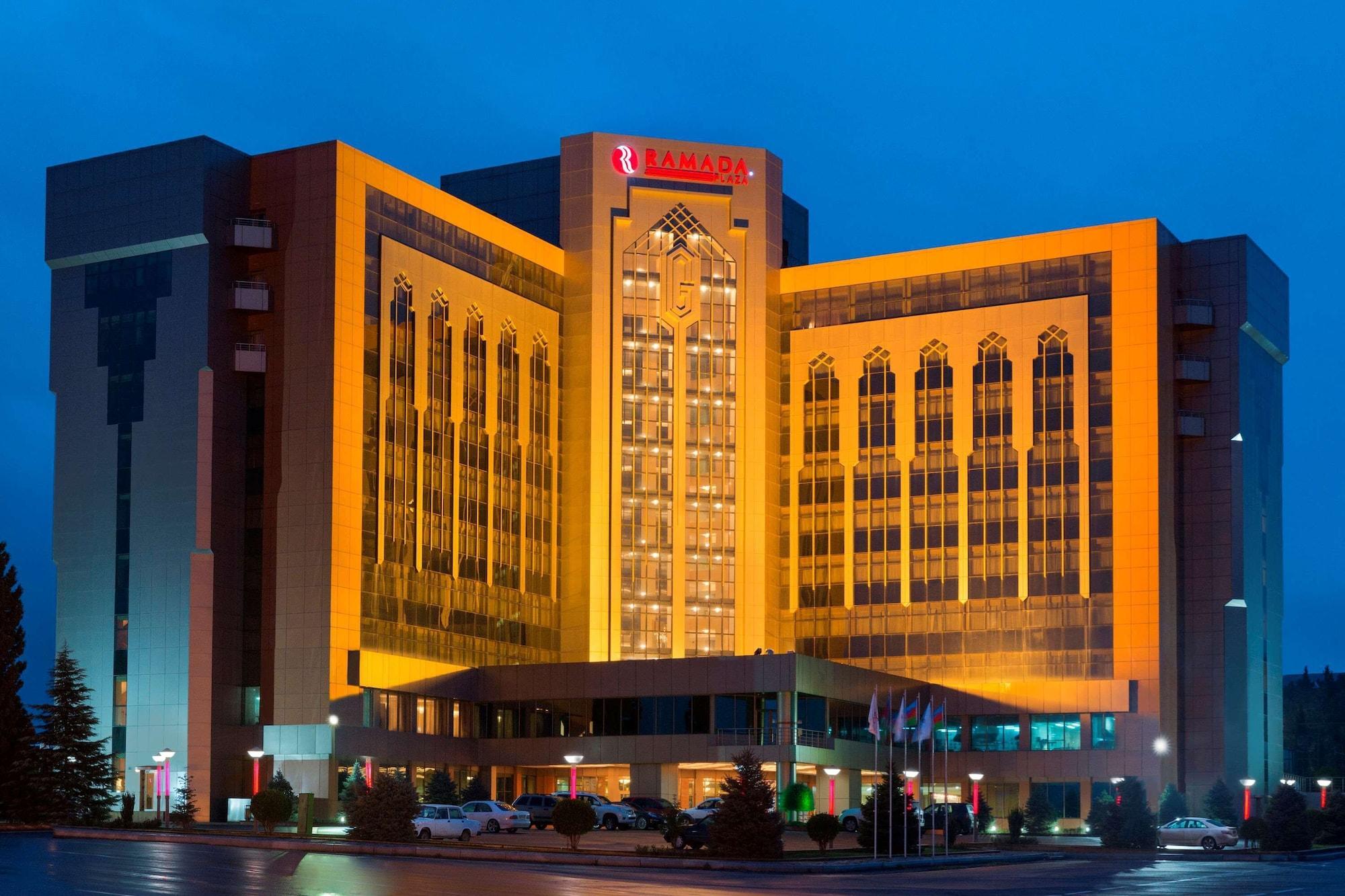 Vista Exterior Ramada Plaza by Wyndham Gence