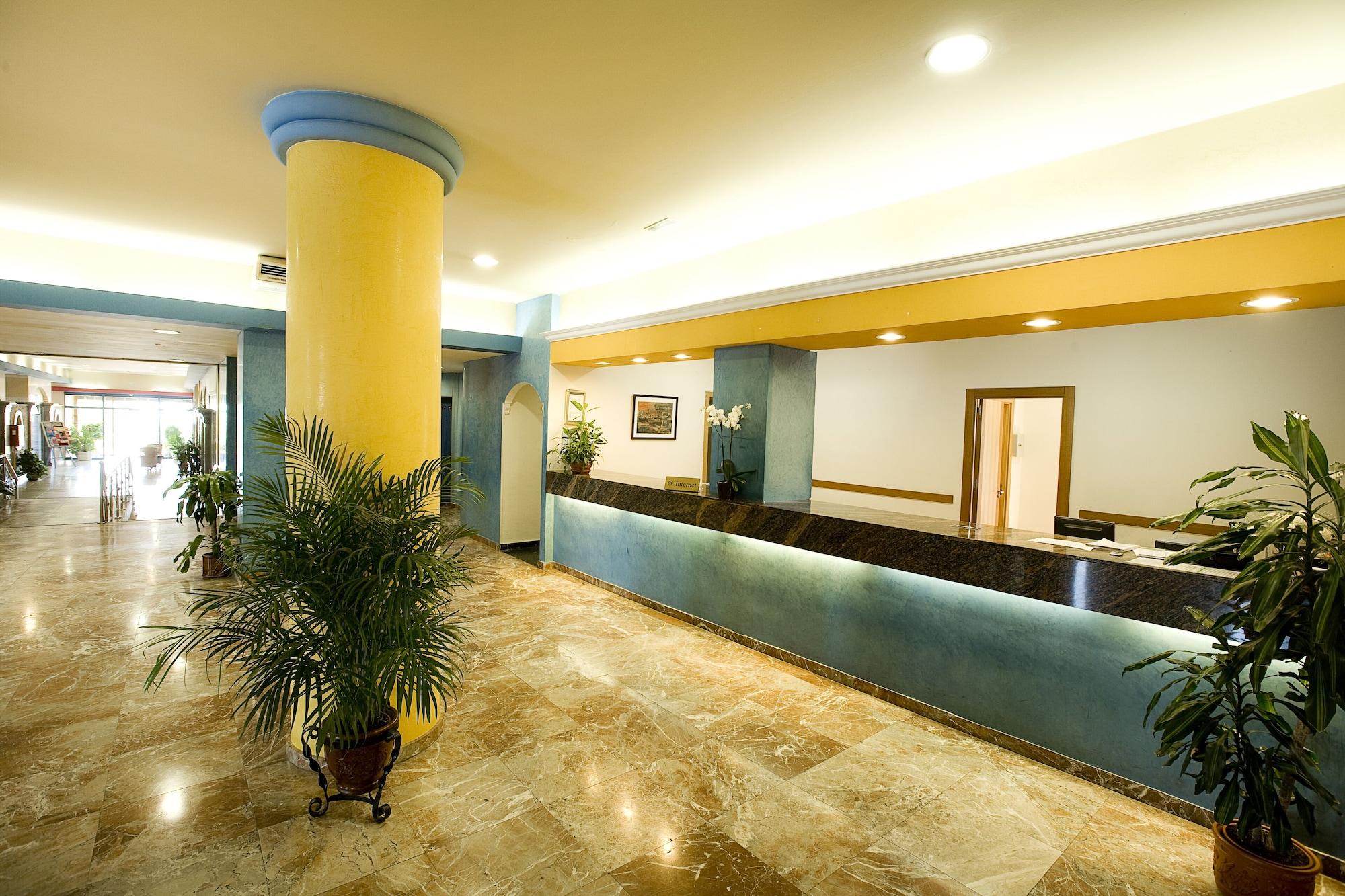 Vista Lobby Hotel Monarque Torreblanca