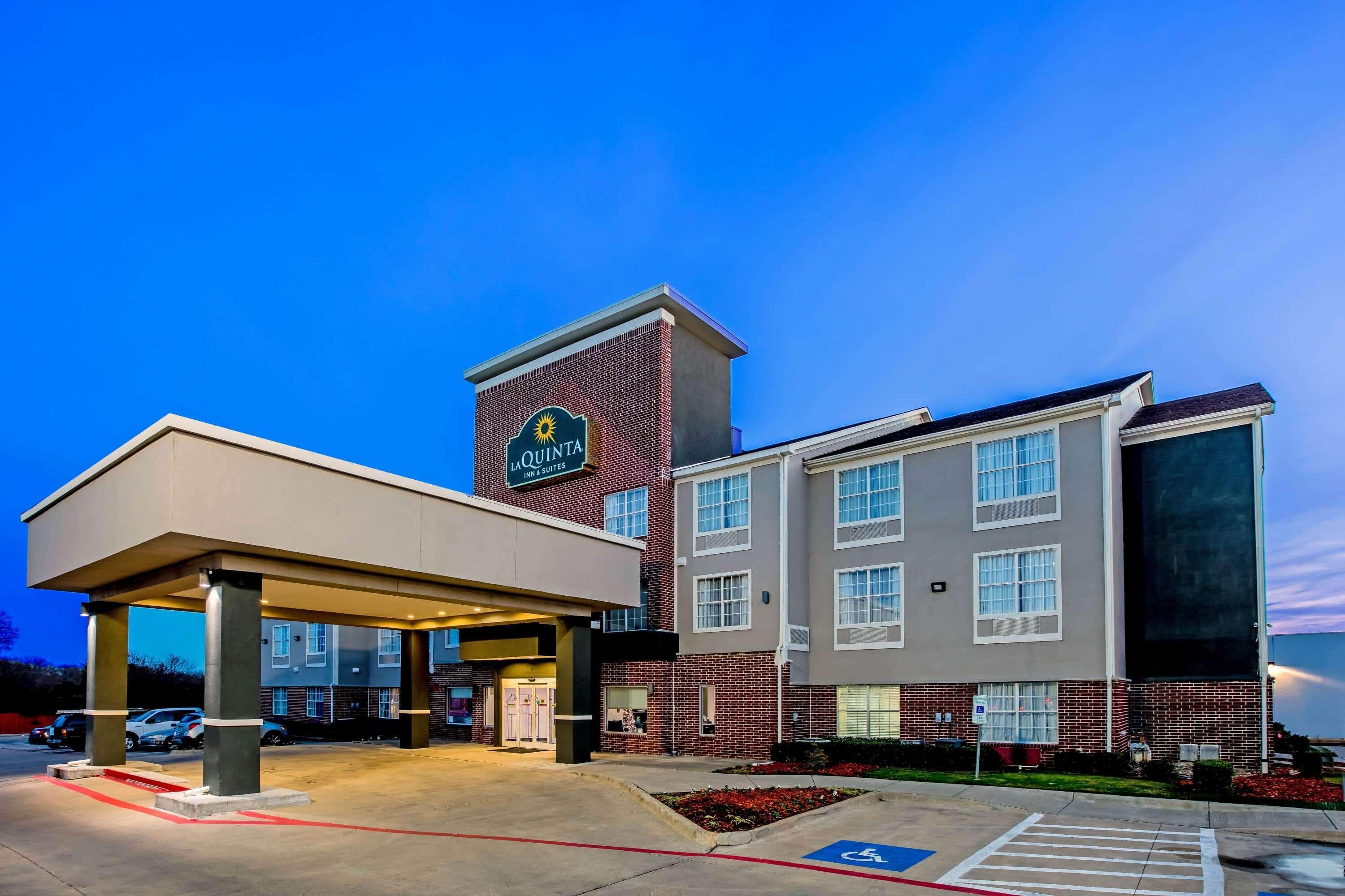 Vista Exterior La Quinta Inn & Suites by Wyndham Dallas Mesquite
