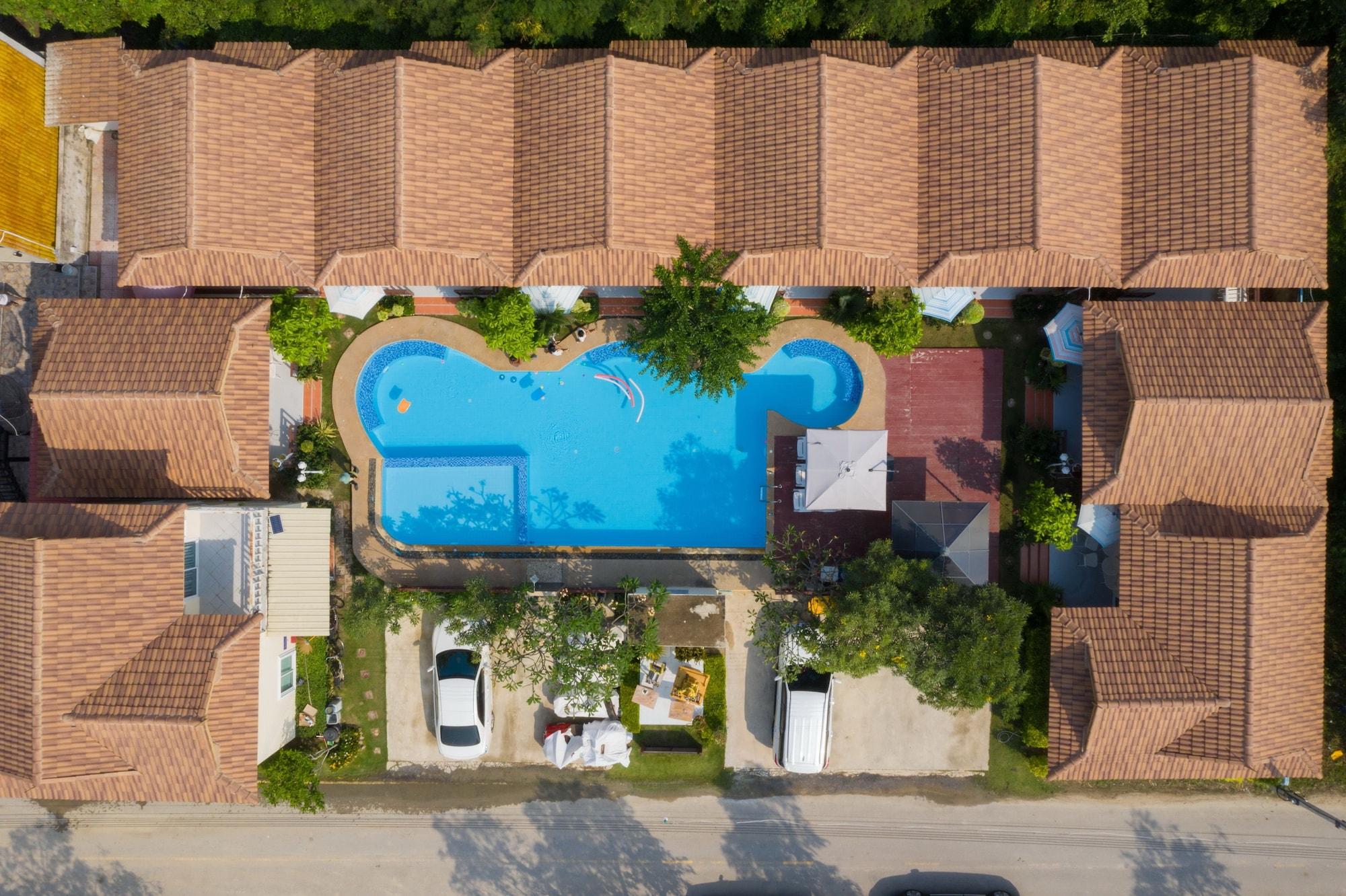 Varios Charm Resort Cha-am