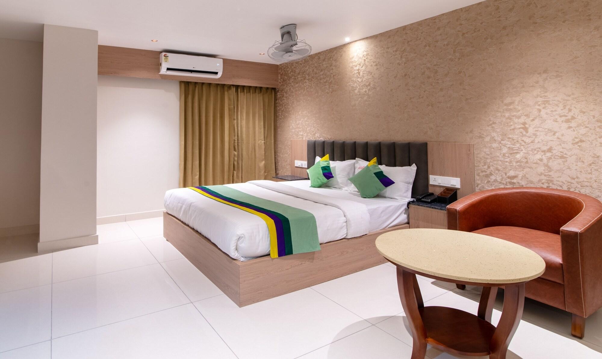 Varios Treebo Premium New Light Suites