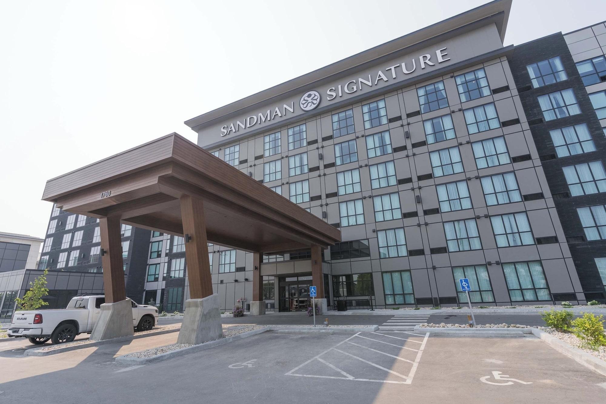 Vista Exterior Sandman Signature Winnipeg Airport Hotel & Suites