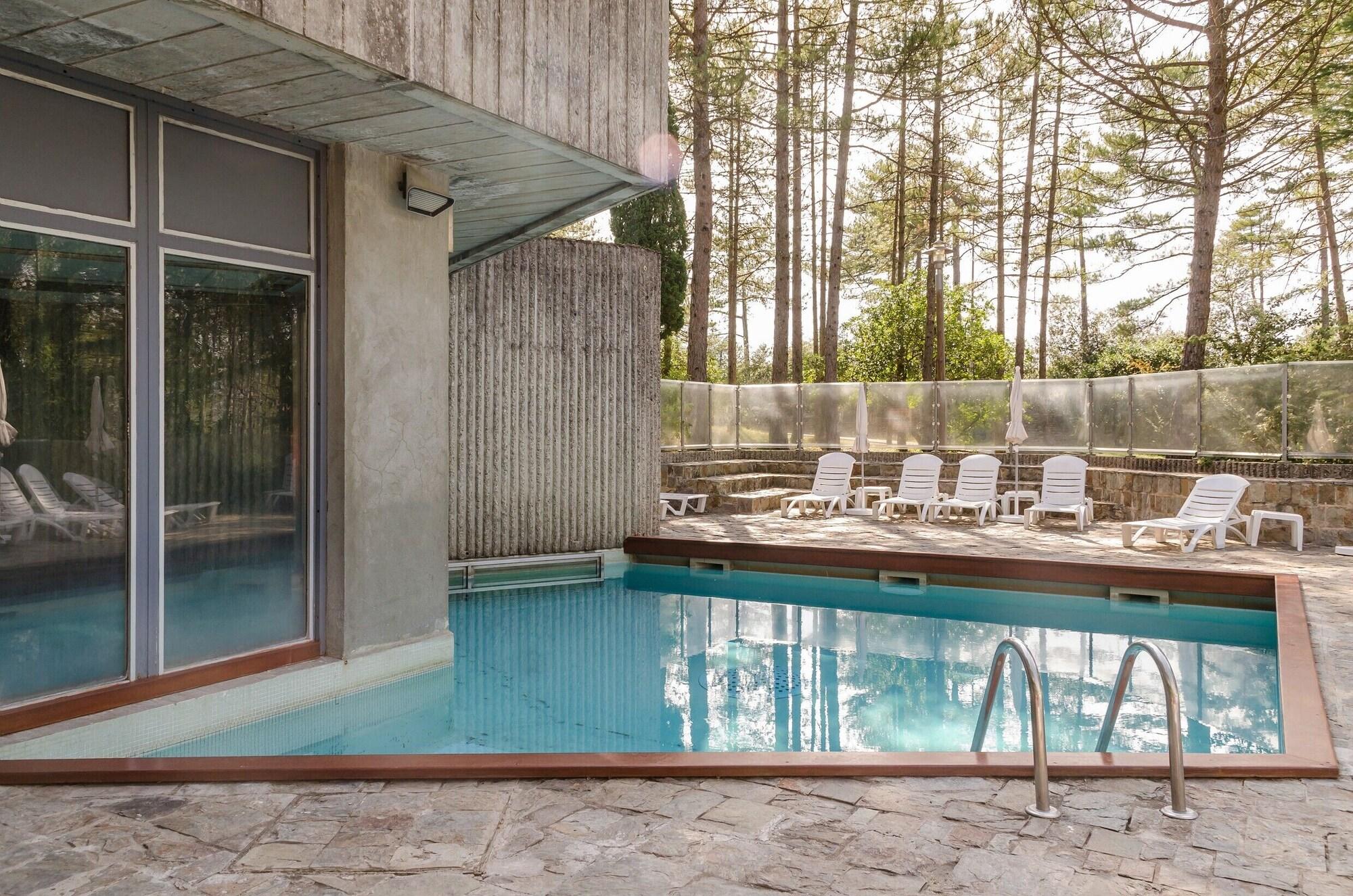 Vista Piscina SOWELL HOTELS Ardèche