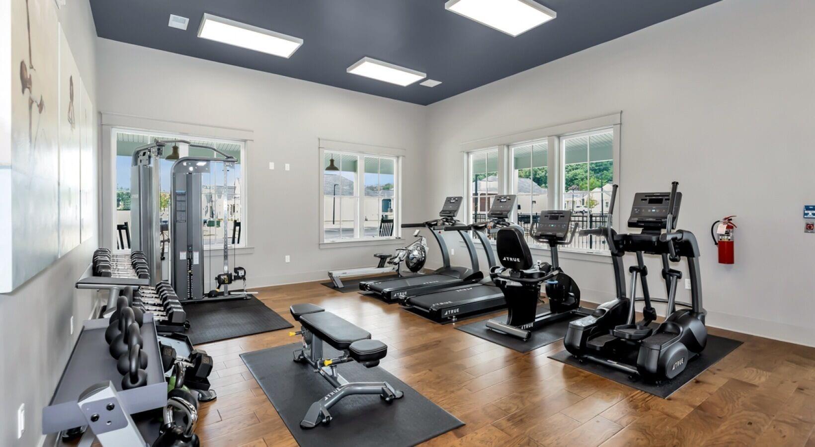 Gimnasio Landing Apartments at Oak Grove Dairy