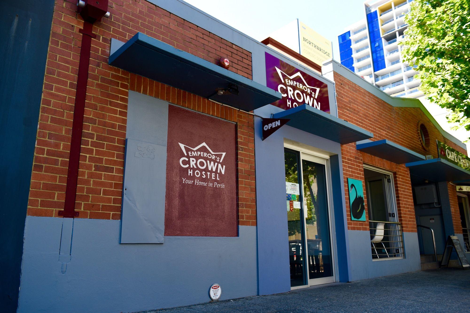 Vista Exterior Emperor's Crown Backpackers