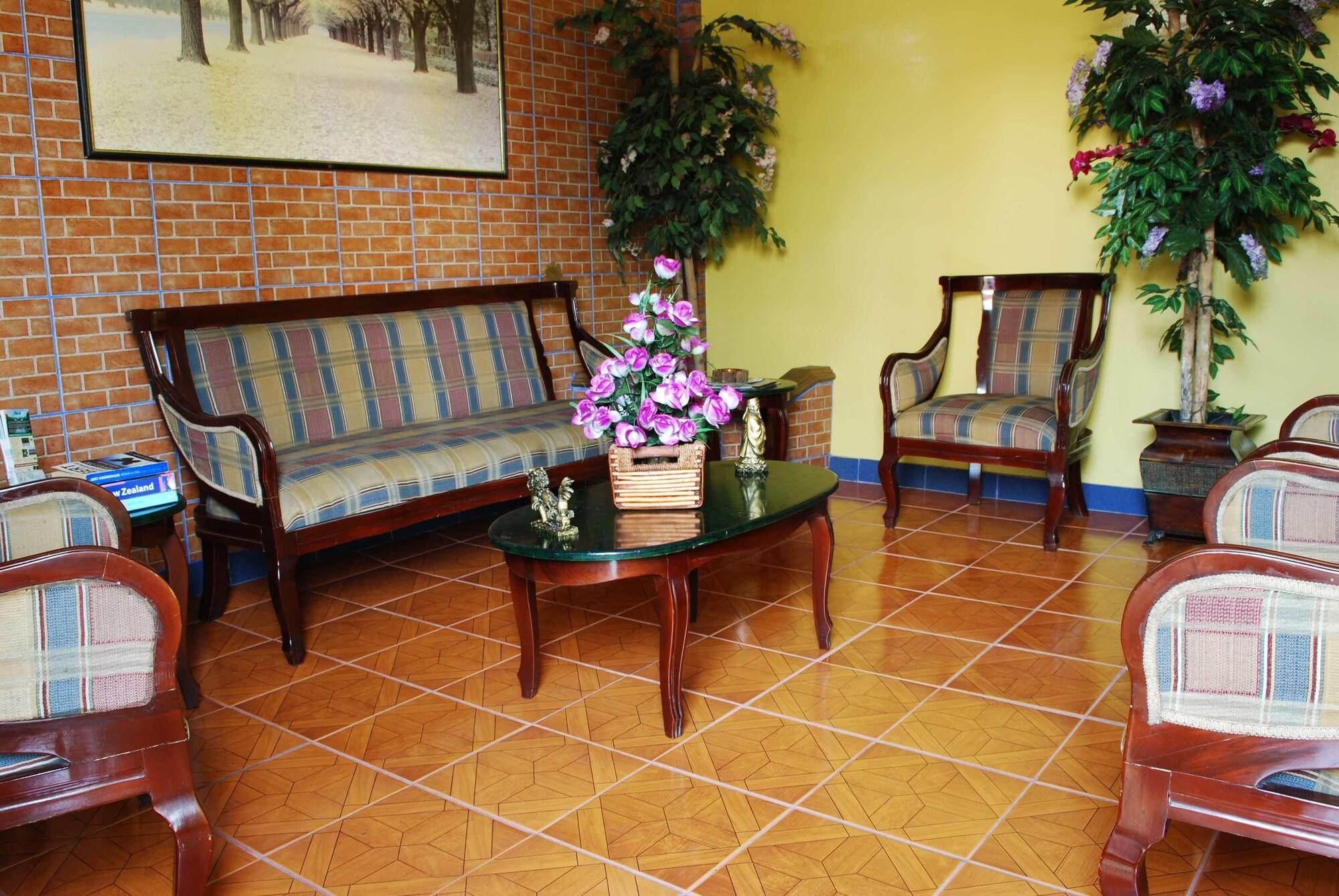 Vista Lobby Guayaquil Hostel Suites Madrid