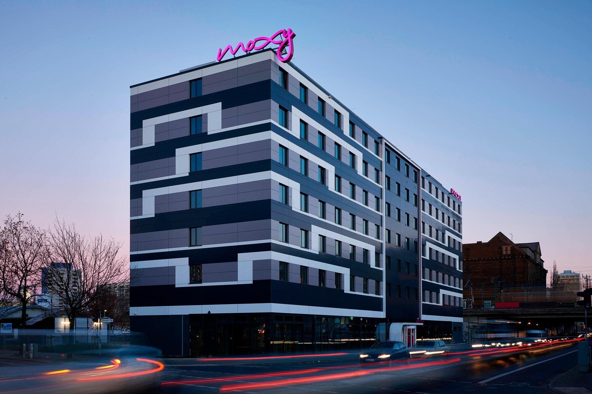 Varios Moxy Berlin Ostbahnhof