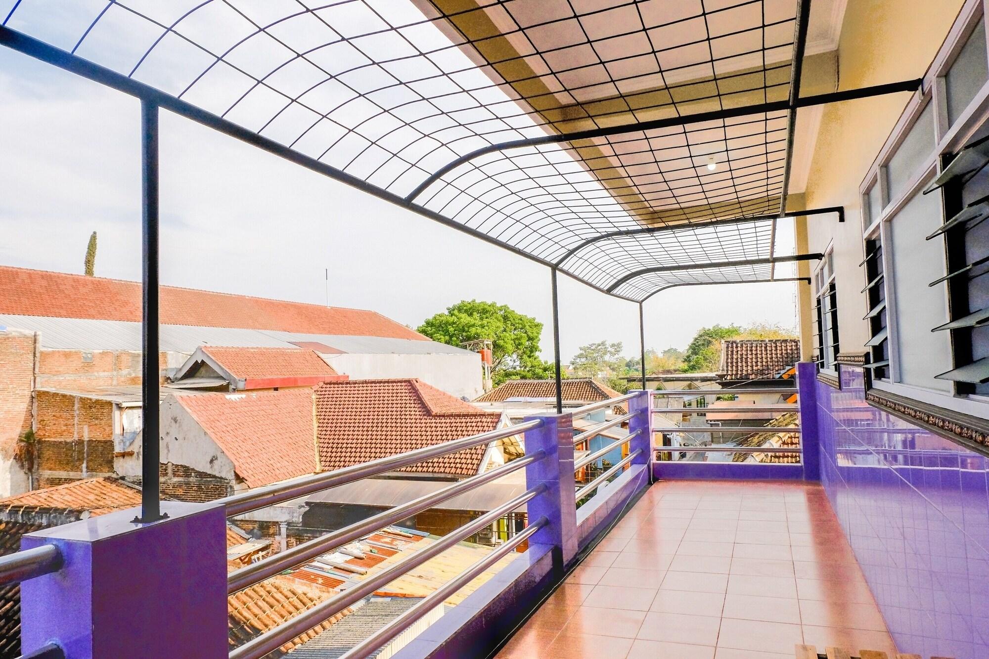 Varios SPOT ON 1870 Graha Batu Mulia