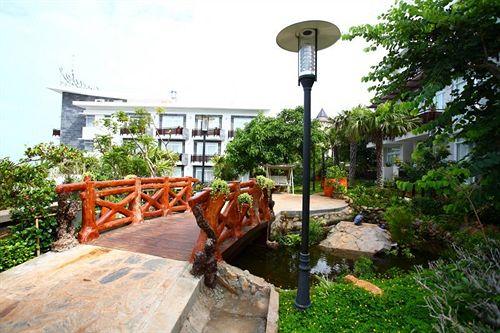 Vista Exterior Seaside Resort