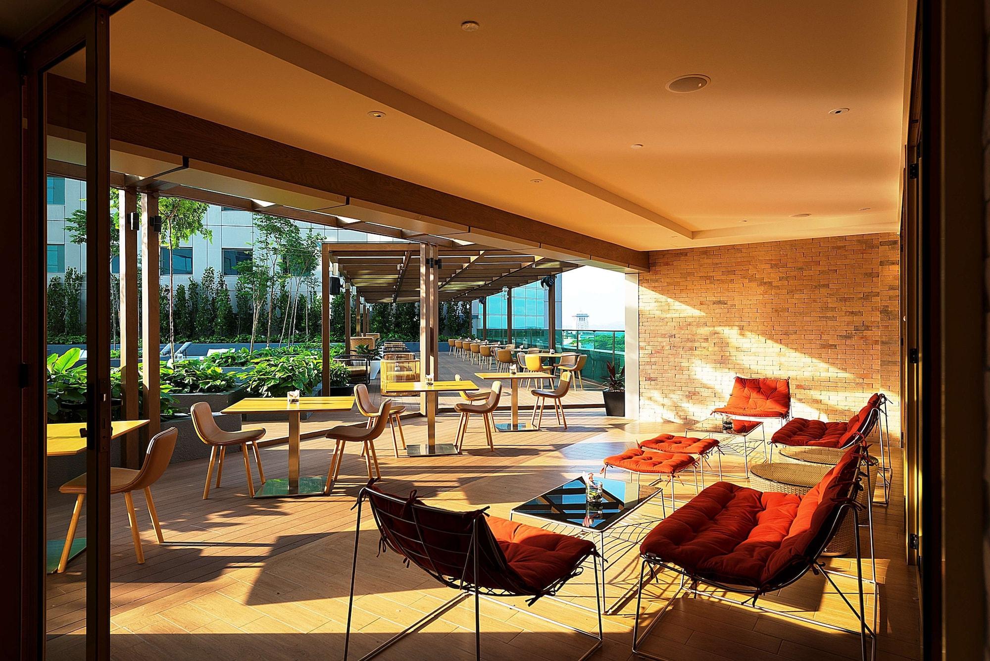 Restaurant DoubleTree by Hilton Hotel Johor Bahru