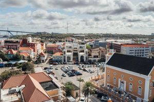 Paquete - Elements Hotel & Shops