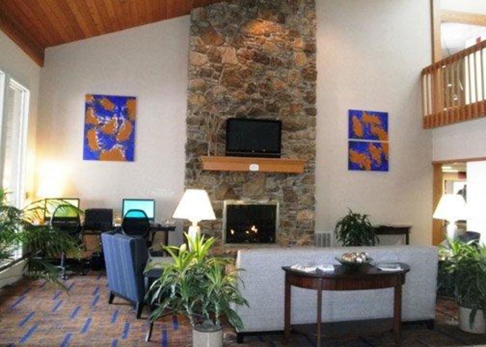 Varios Quality Inn & Suites