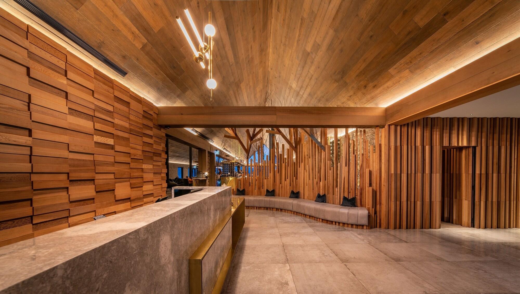 Vista Lobby Kamana Lakehouse