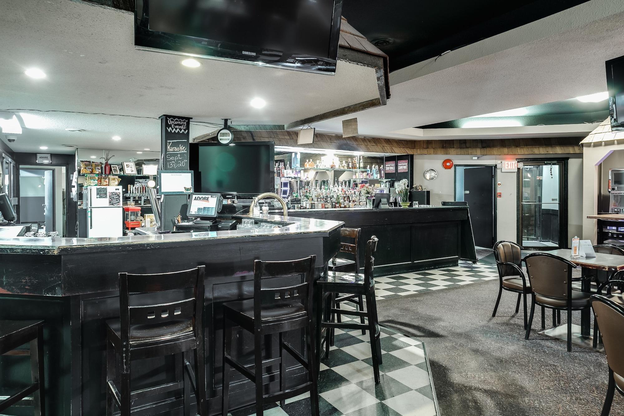 Bar/Salón Adobe Inn