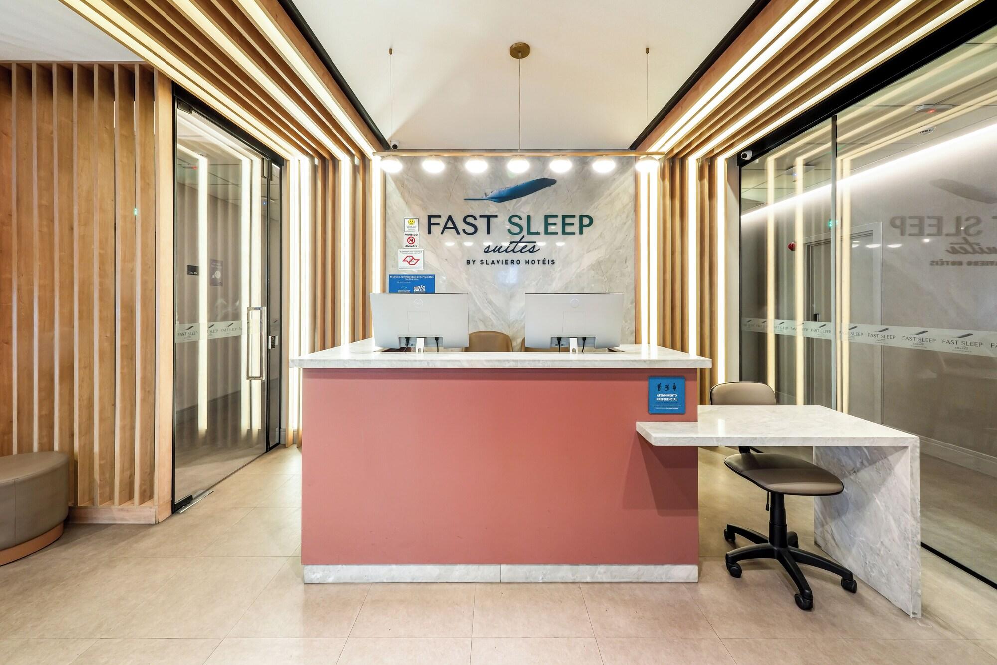 Vista Lobby Fast Sleep Suites by Slaviero Hotéis dentro do Aeroporto Guarulhos Terminal 2, desembarque Oeste