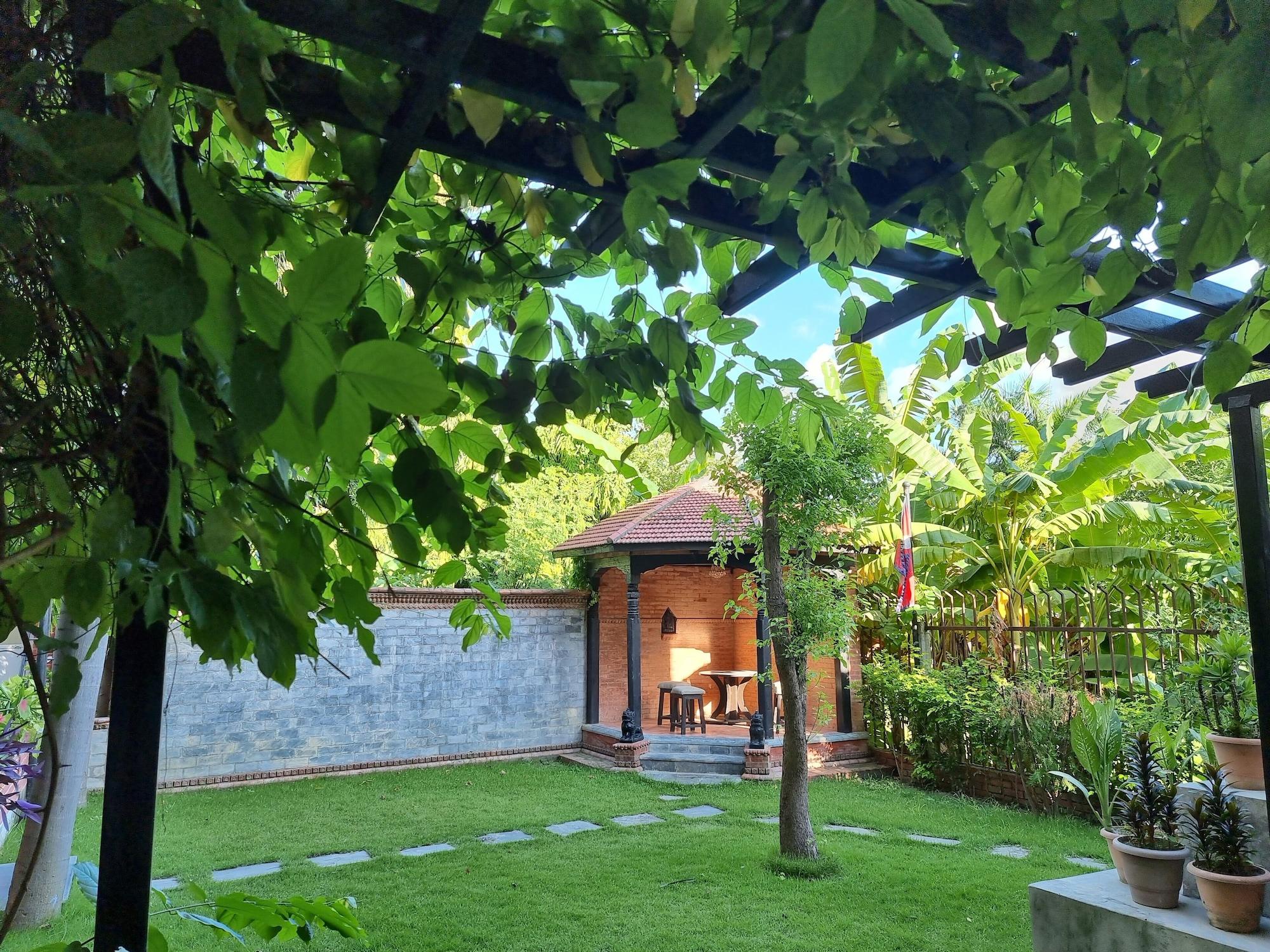 Varios Hotel Ananda Inn